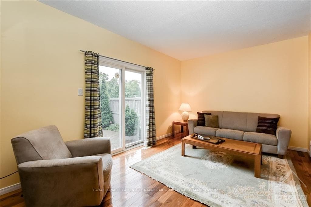 46 BARROW Crescent photo 9