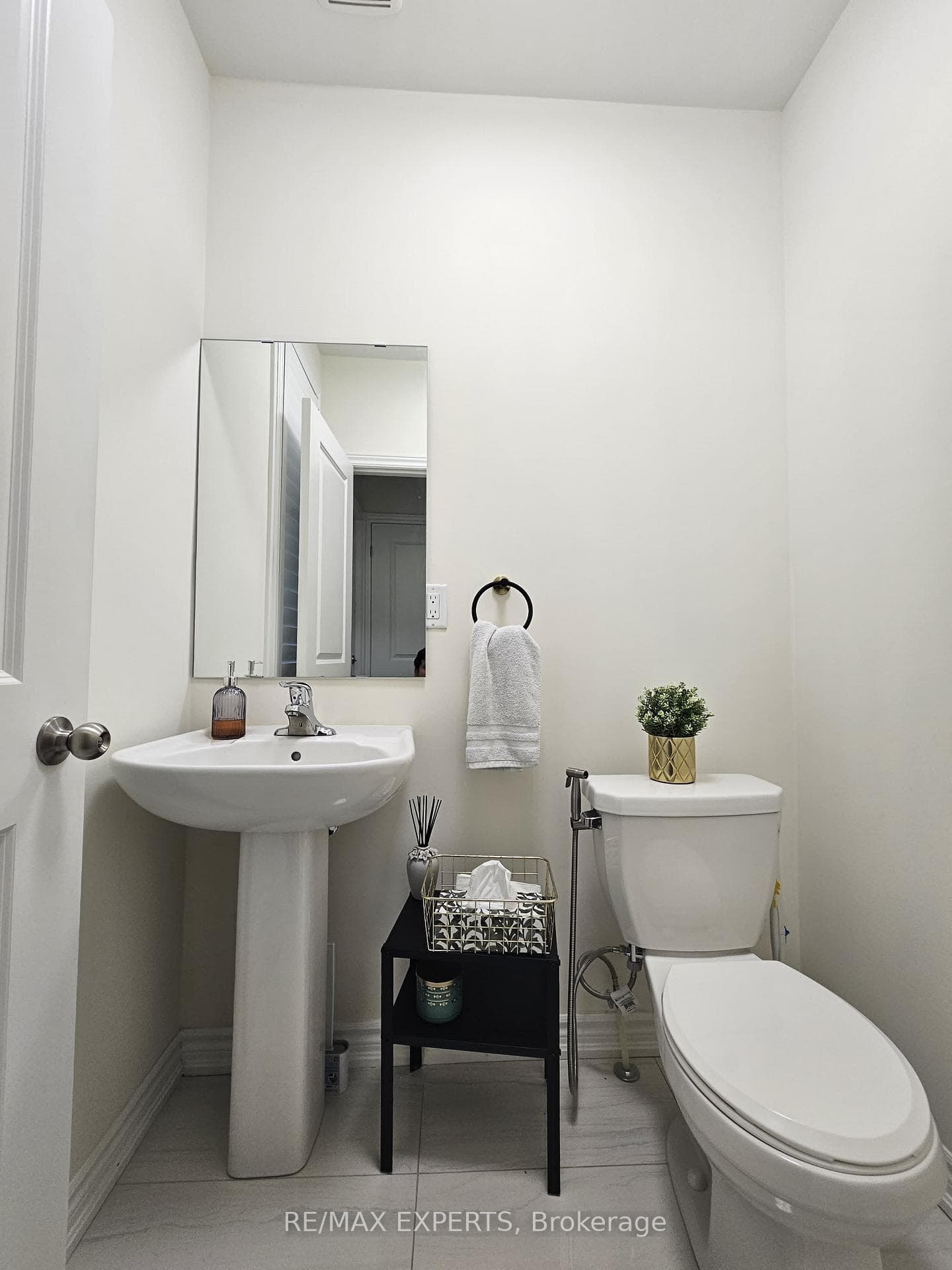 88 Ogston Crescent photo 9