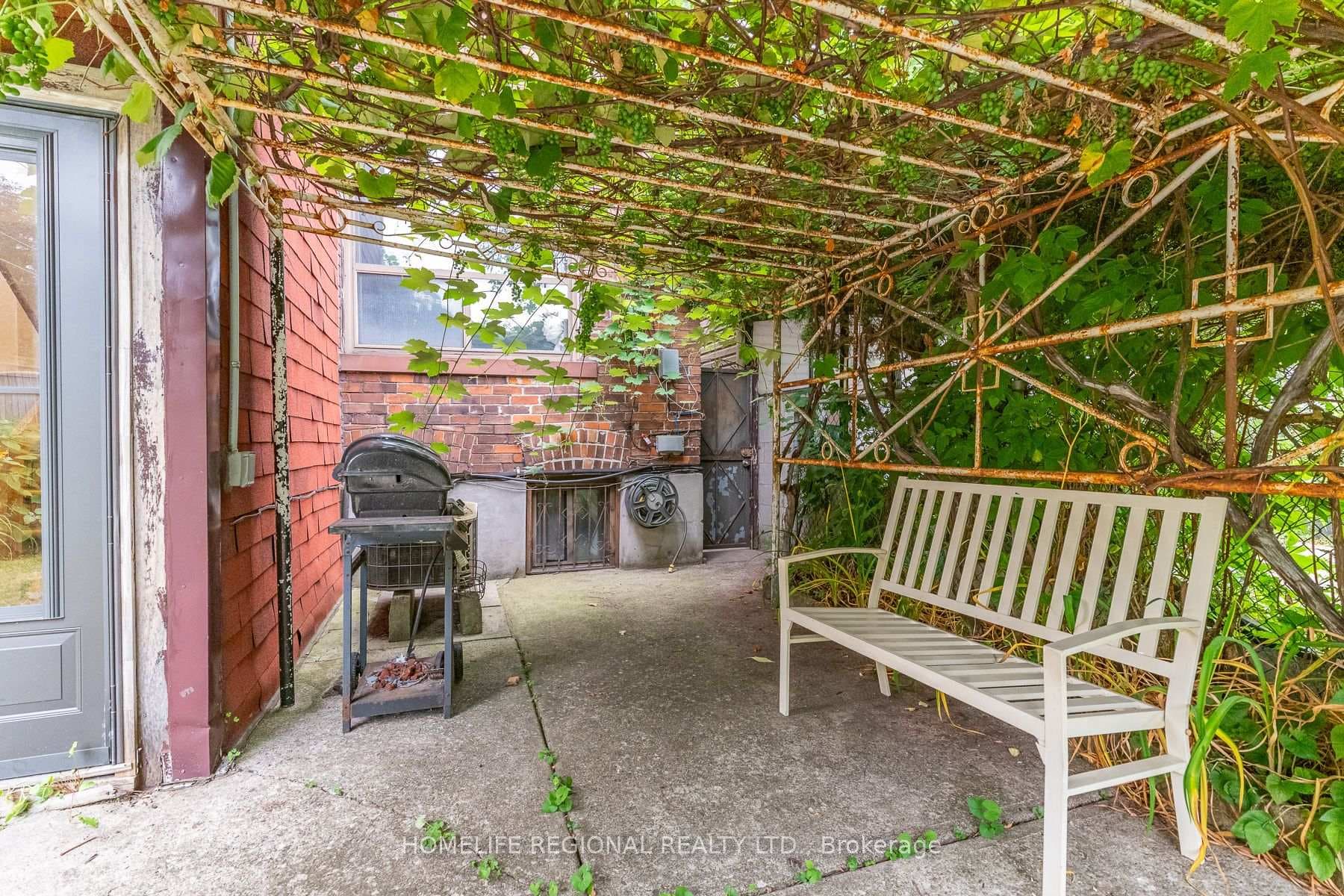 353 St Clarens Avenue photo 40