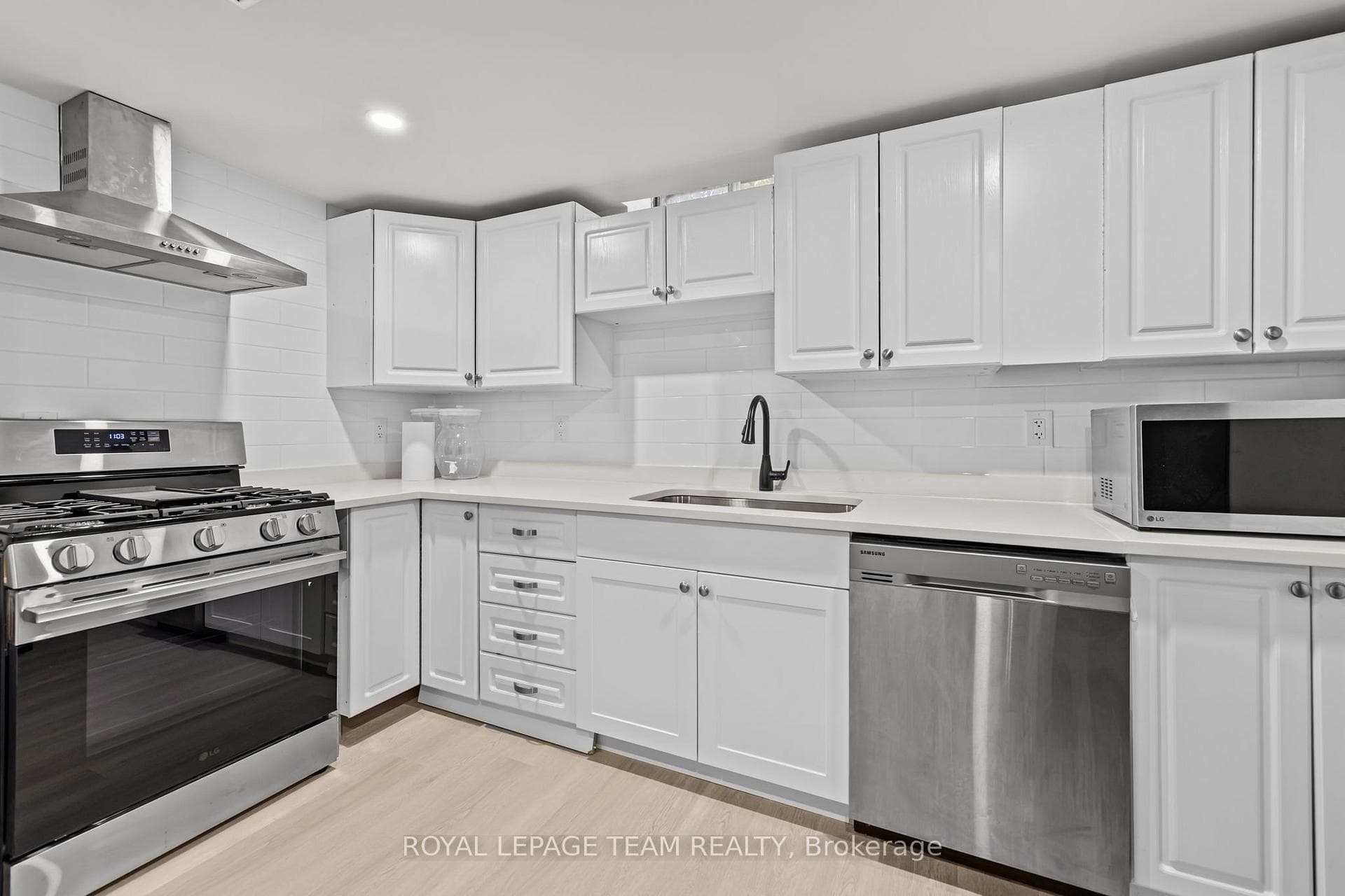 1288 Plante Drive Unit B photo 6