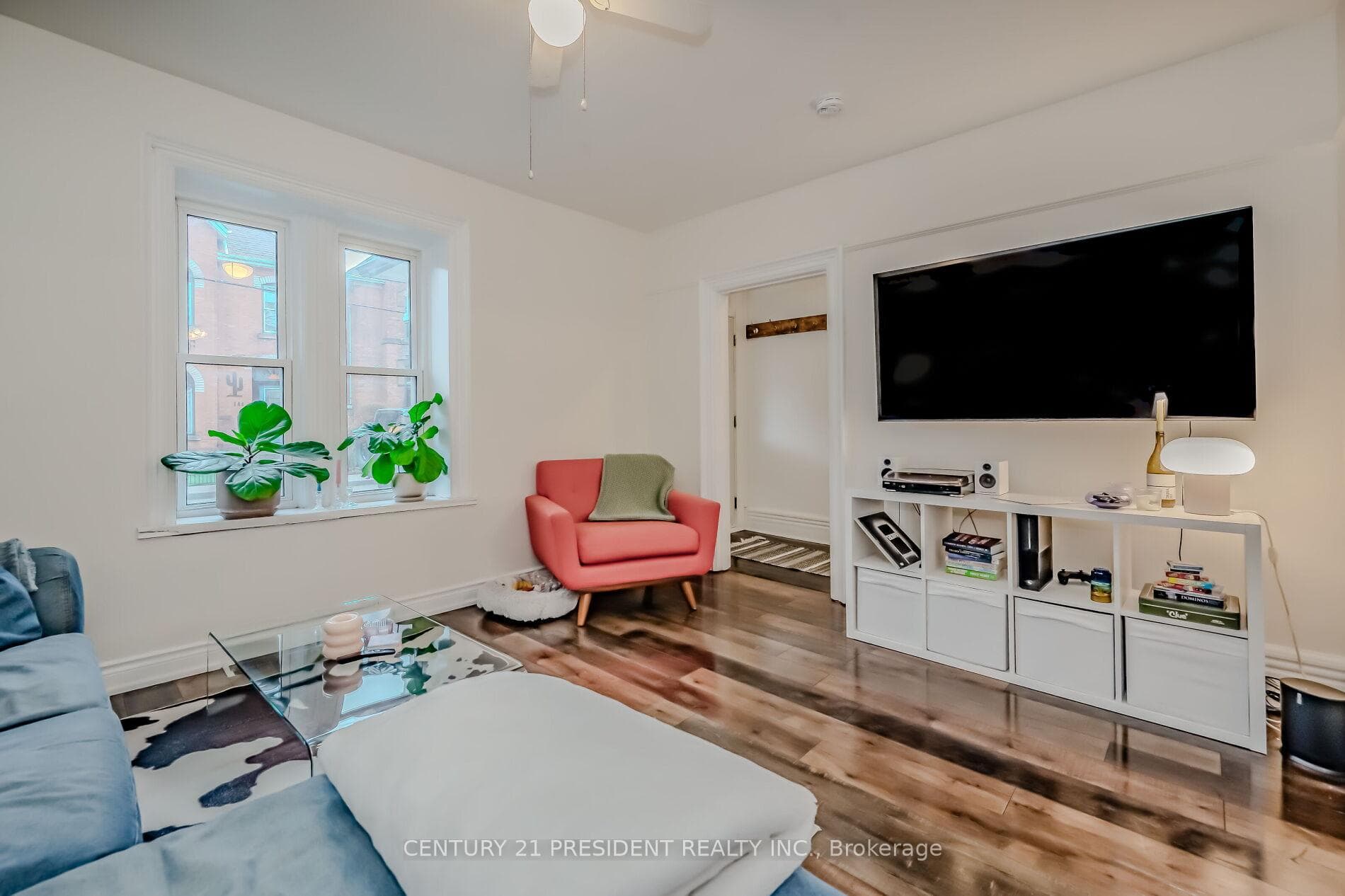 145 Erie Avenue photo 8