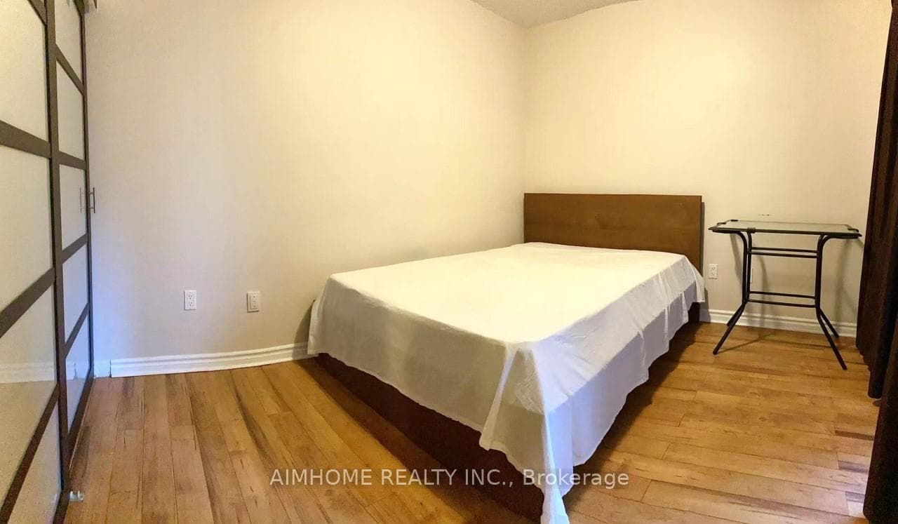 801 Bay Street Unit 1008 photo 10