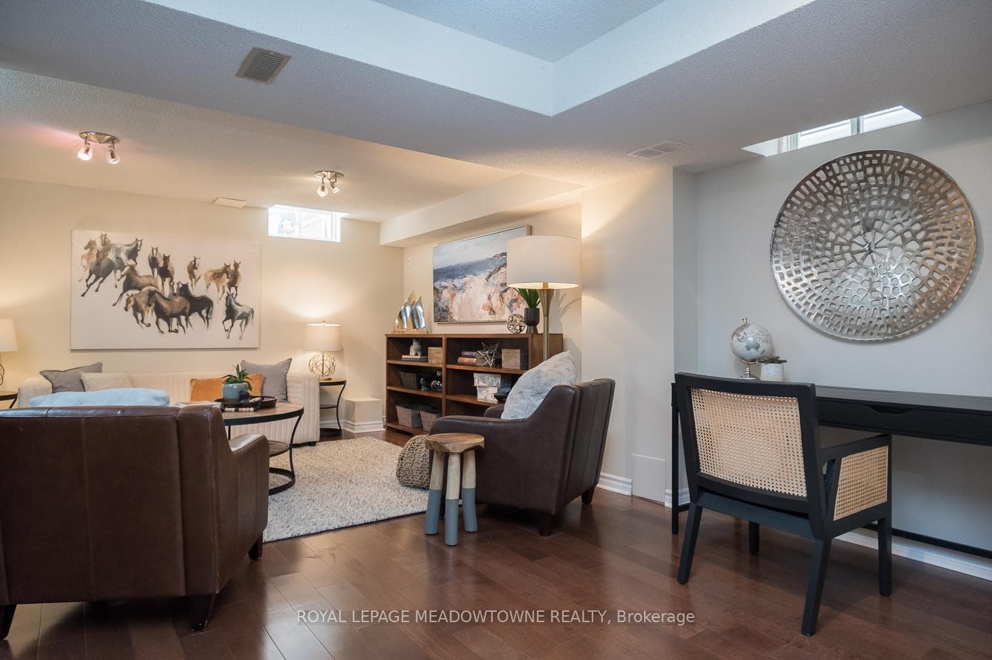 210 Hampshire Way photo 28