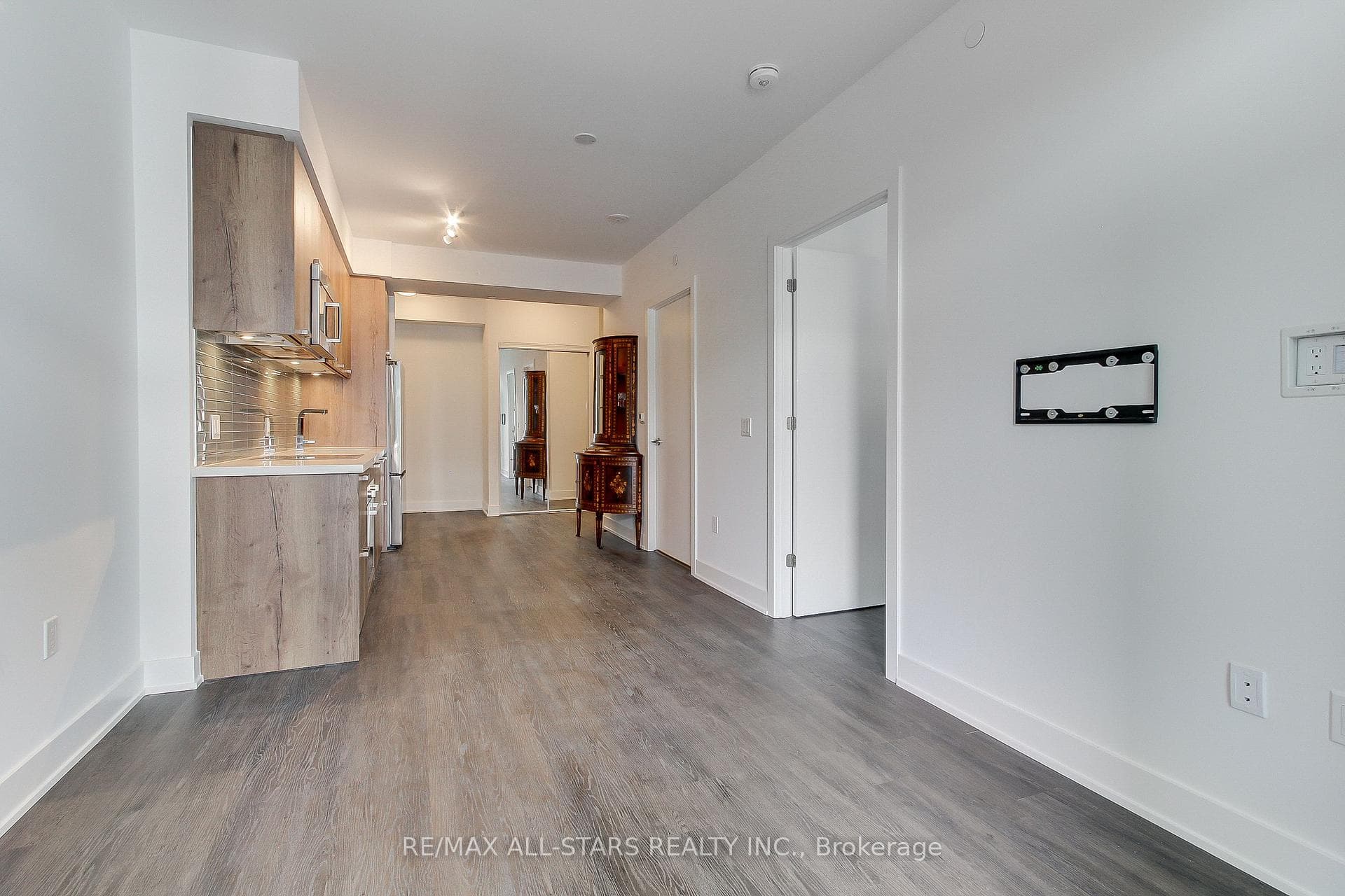 2 Teagarden Court Unit 303 photo 17