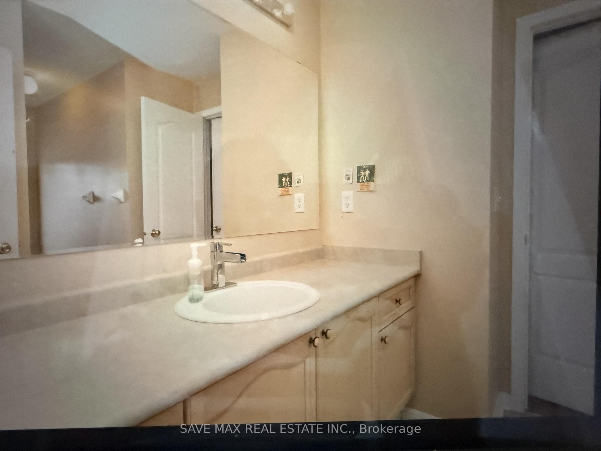 184 Treeline Boulevard photo 21