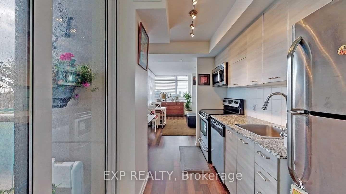 20 Joe Shuster Way Unit 1014 photo 16