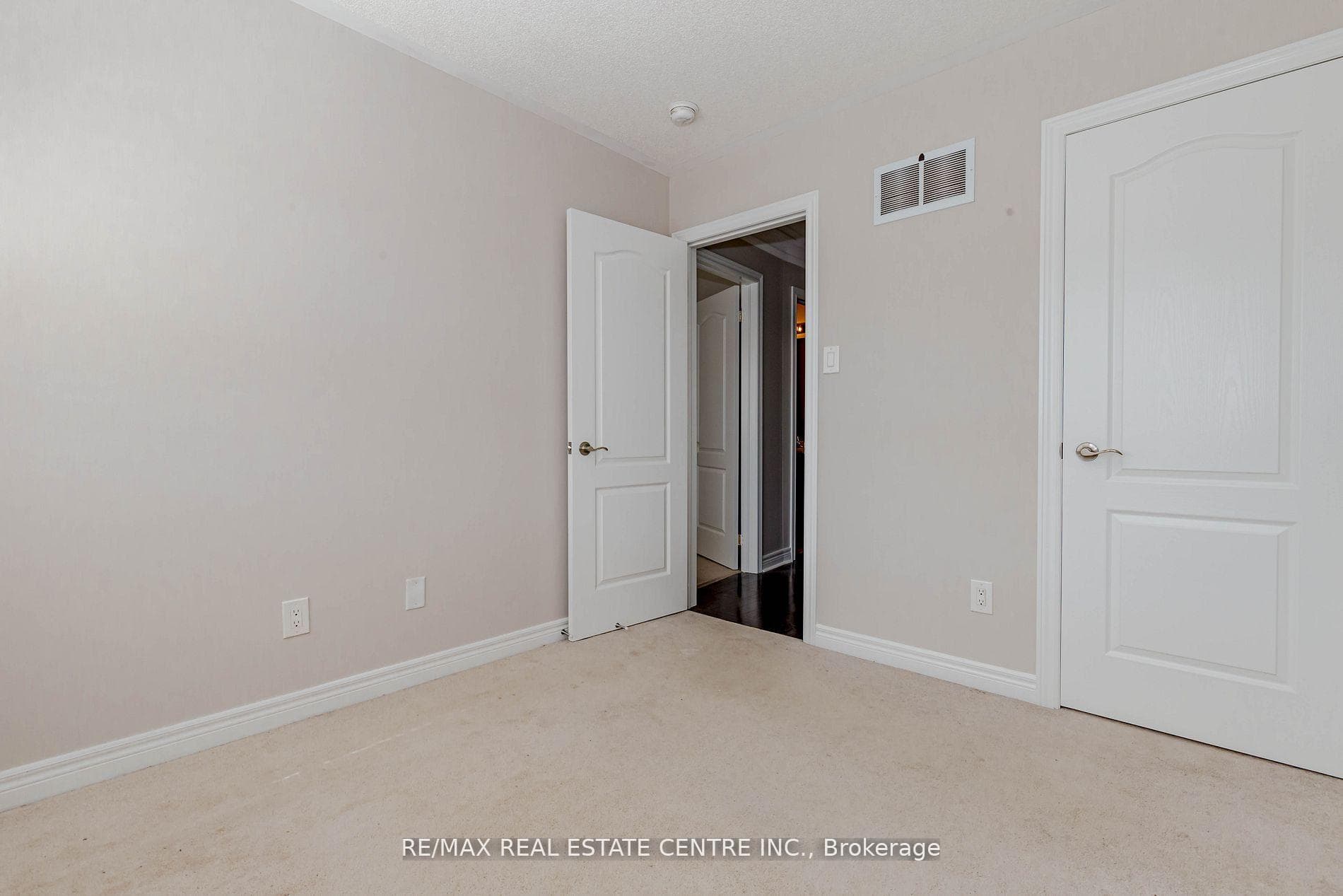 20 Gower Crescent photo 35
