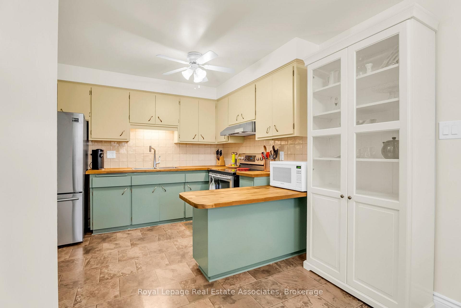 12 Carnaby Crescent photo 9