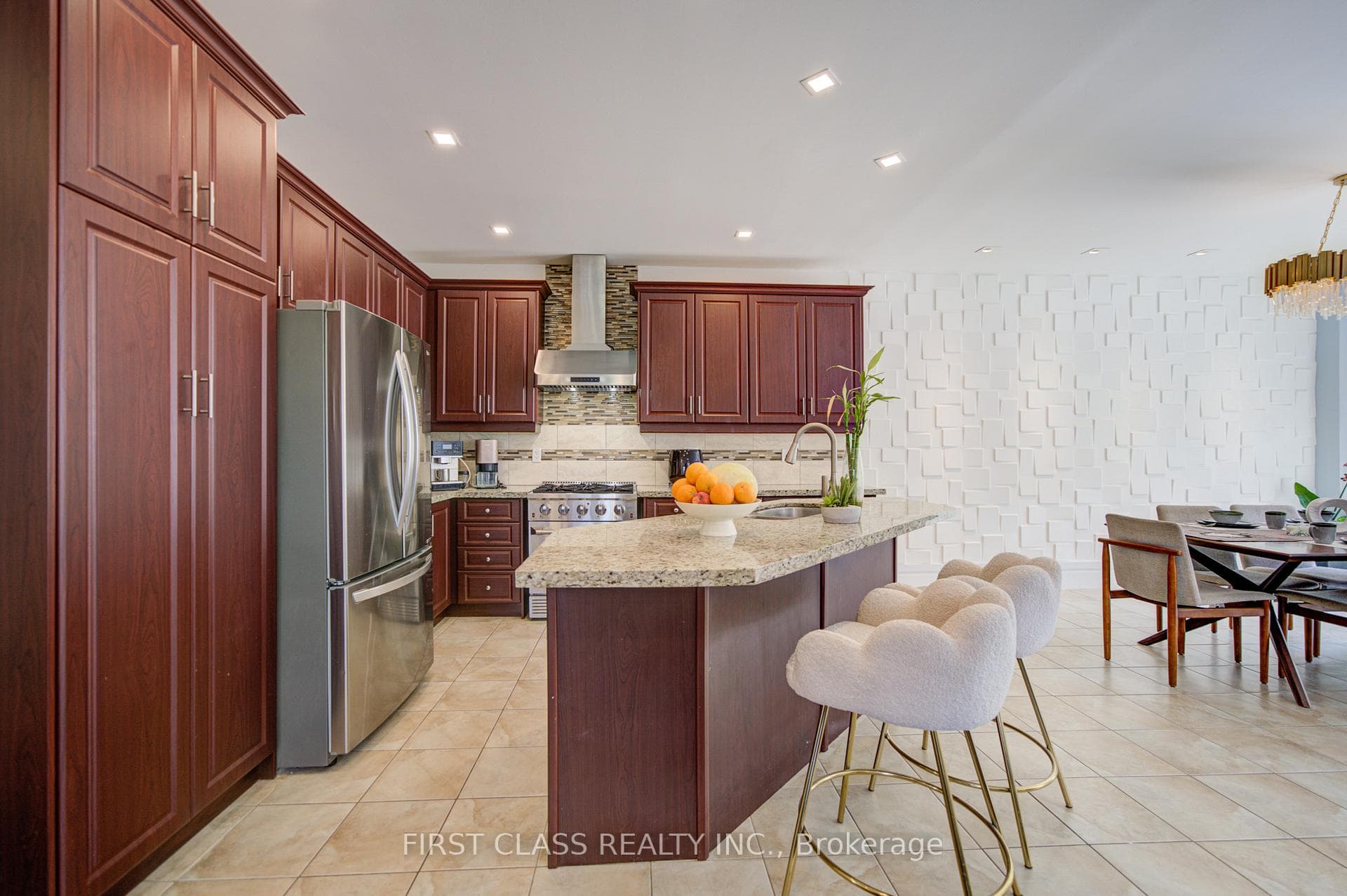 718 Peter Hall Drive photo 14