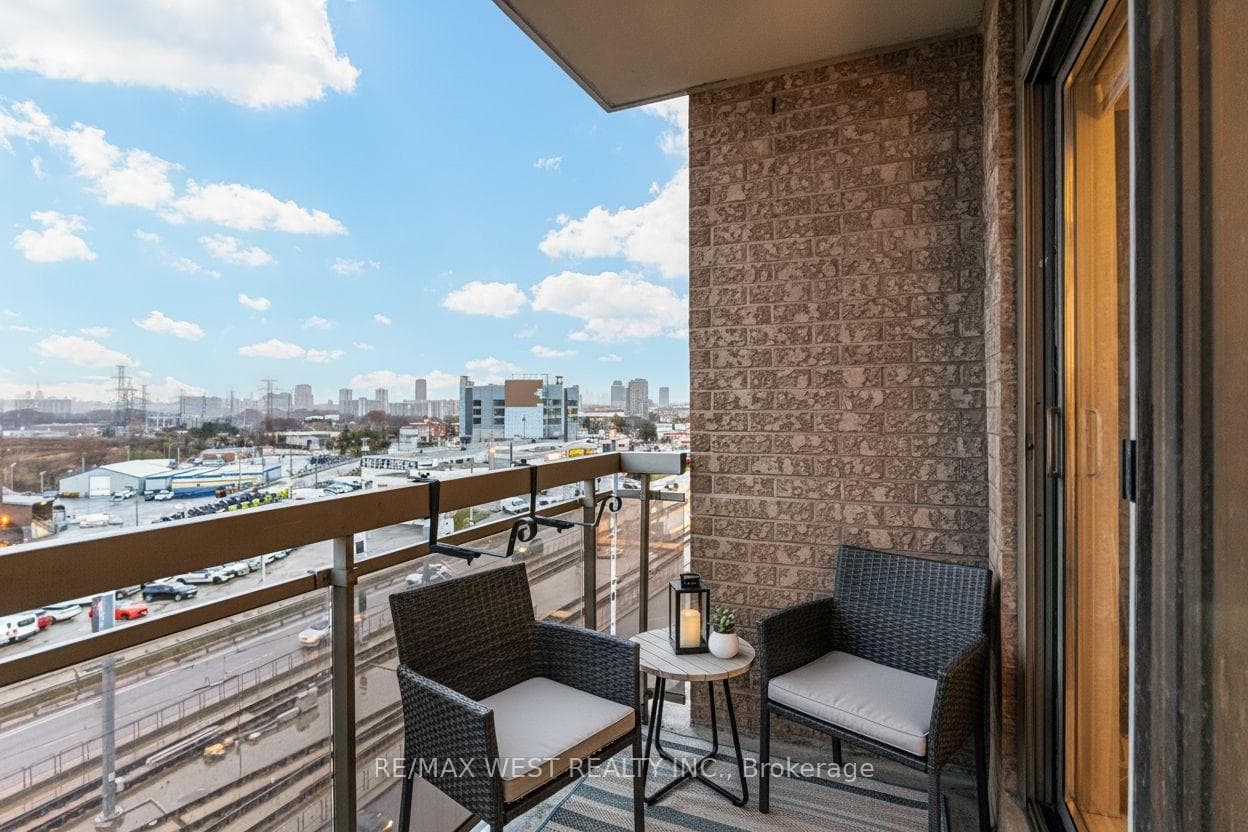 1720 Eglinton Avenue Unit 709 photo 17