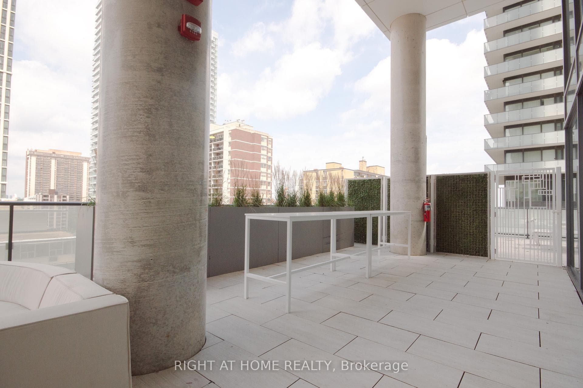 161 Roehampton Avenue Unit 709 photo 19