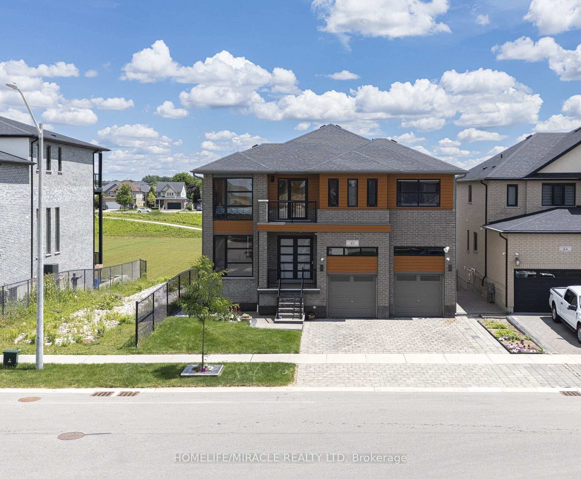 42 Grandville Circle photo 2
