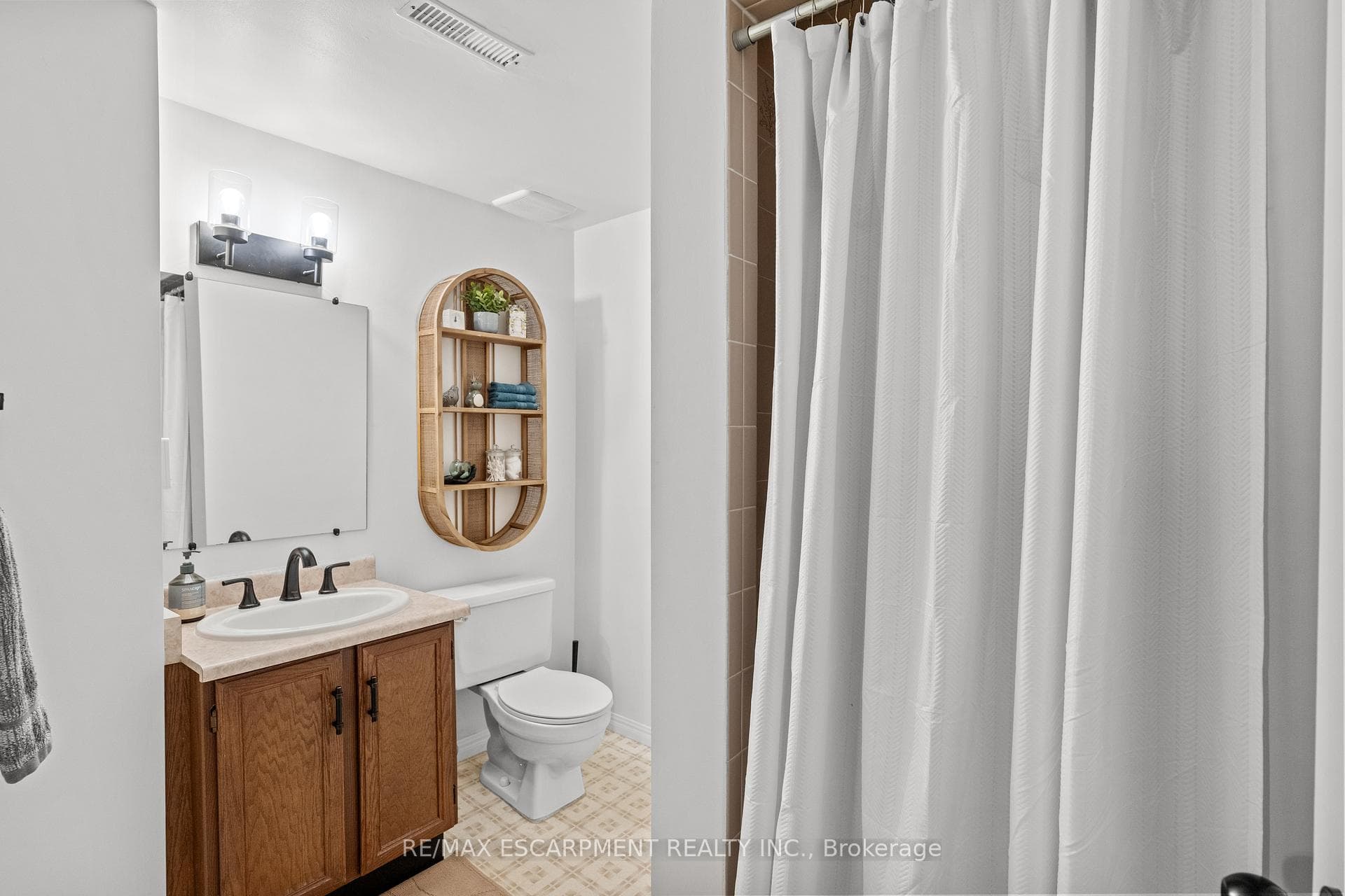 2433 Whittaker Drive photo 11