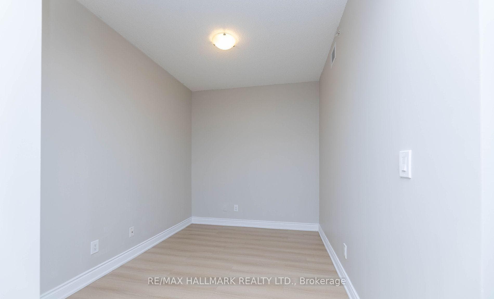 9090 Yonge Street Unit 607 photo 28