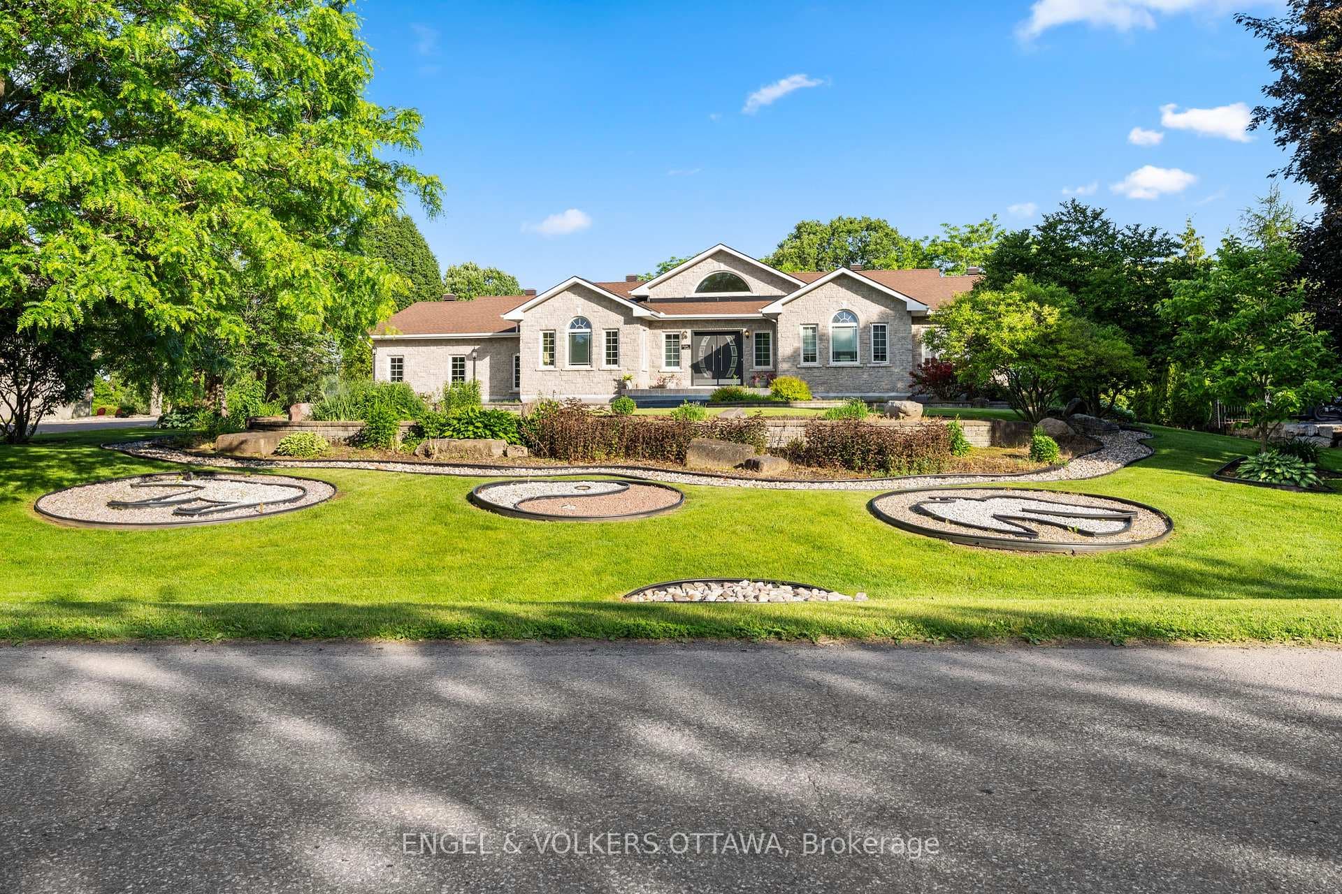 1562 Lakeshore Drive photo 6