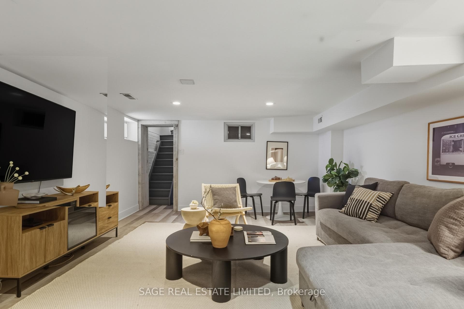 119 Woodfield Road photo 33
