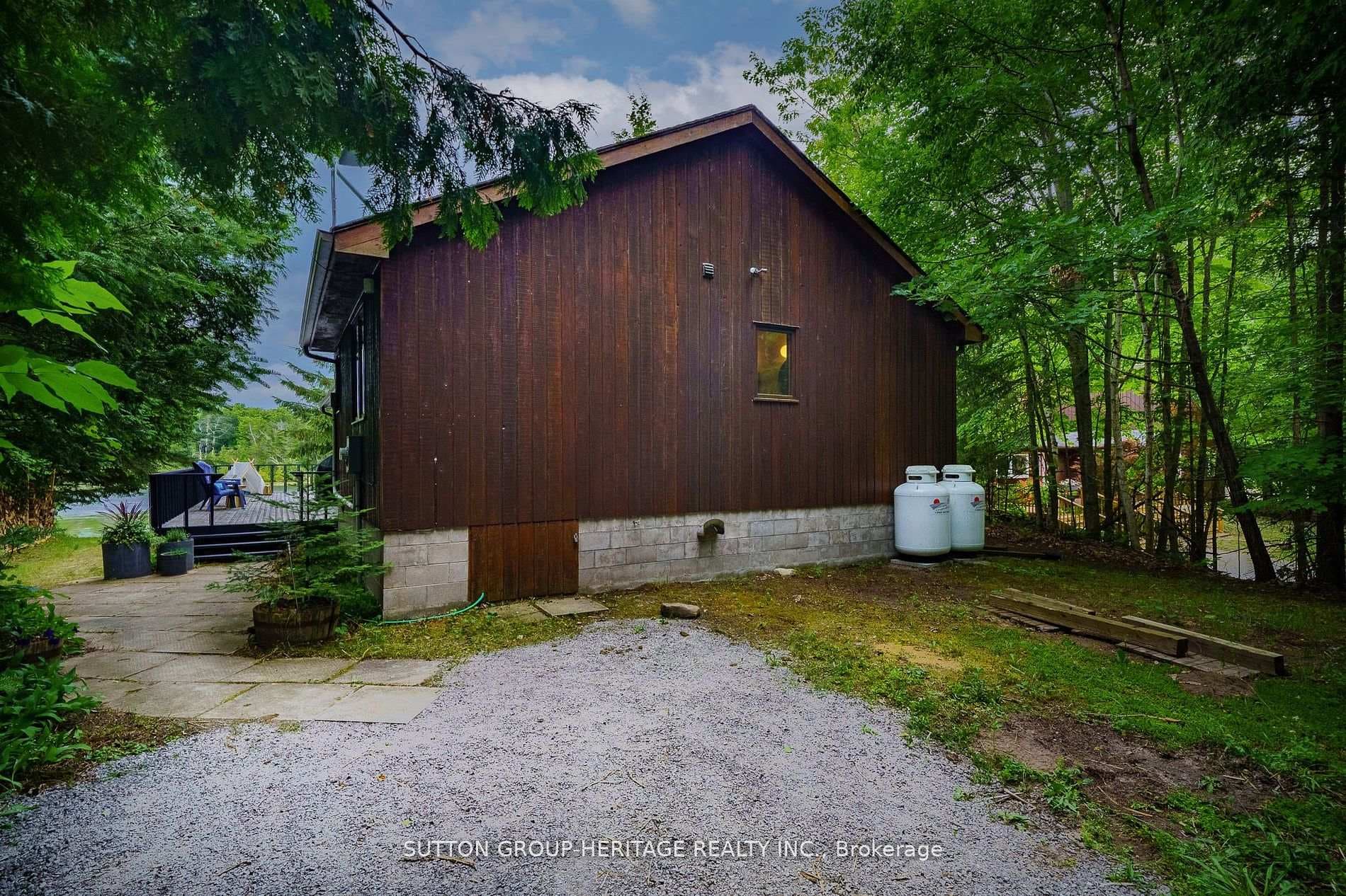 180 Sumcot Drive photo 23