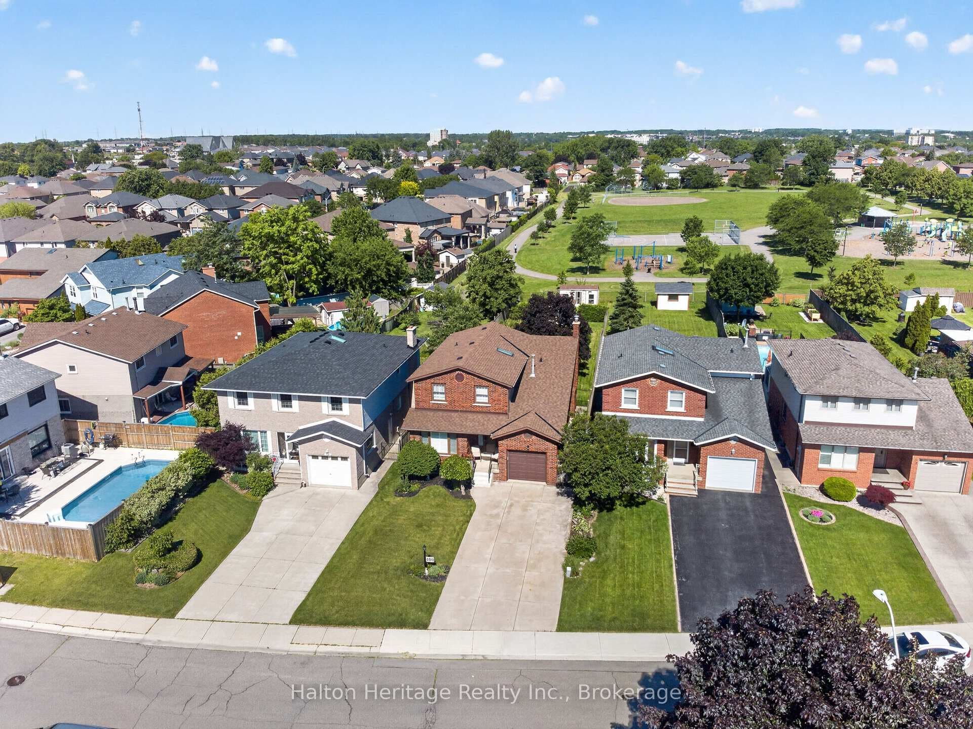 400 Eaglewood Drive photo 2