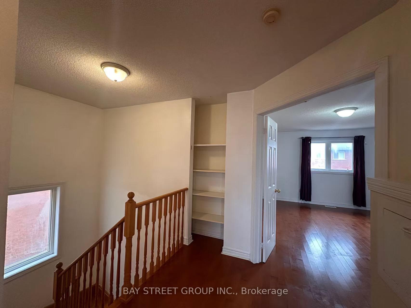 70 Warren Bradley Street photo 10