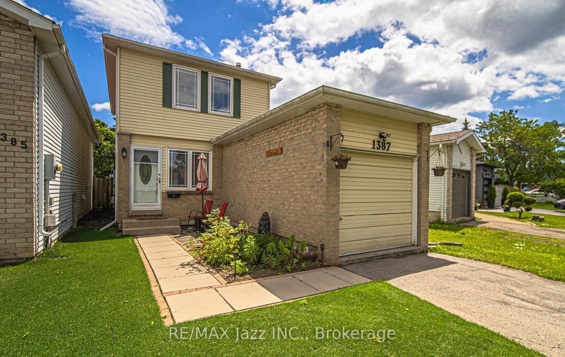 1387 Ritson Road photo 1