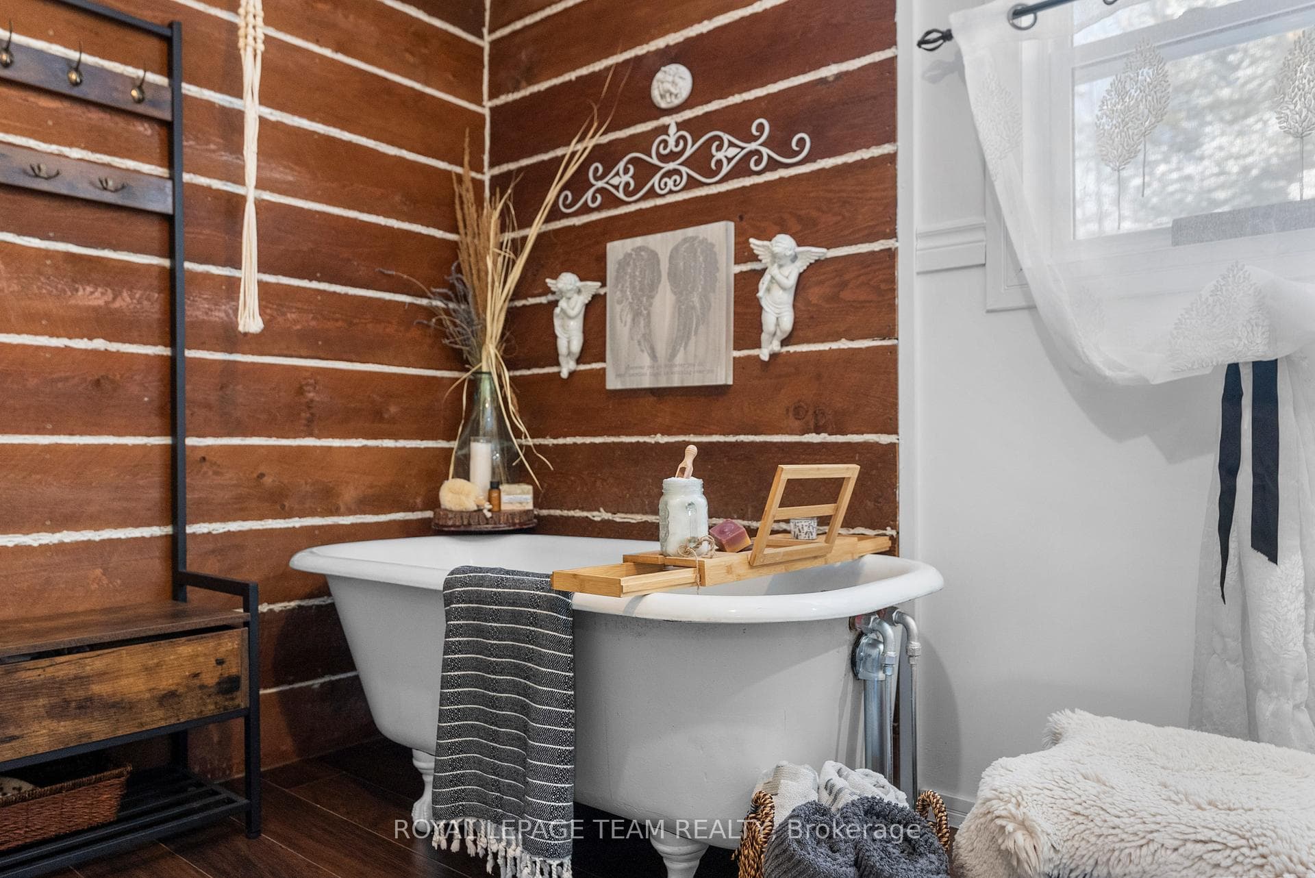 Feature tub in the bathroom!