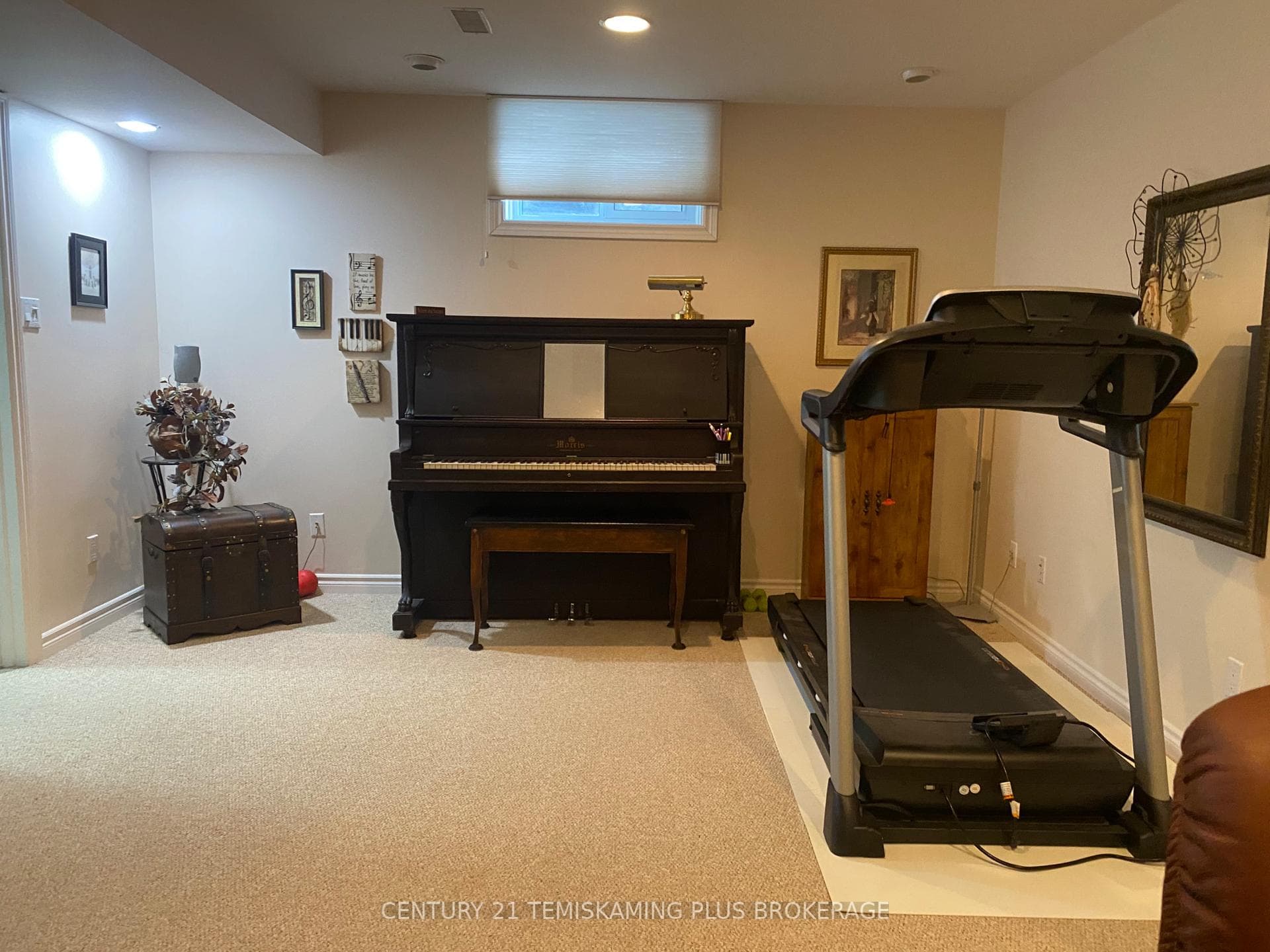 235 Mc Kelvie Street photo 19