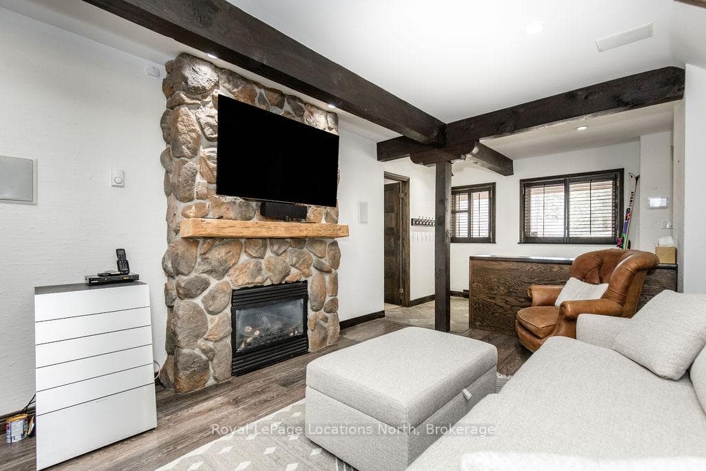 138 ST MORITZ Crescent photo 6