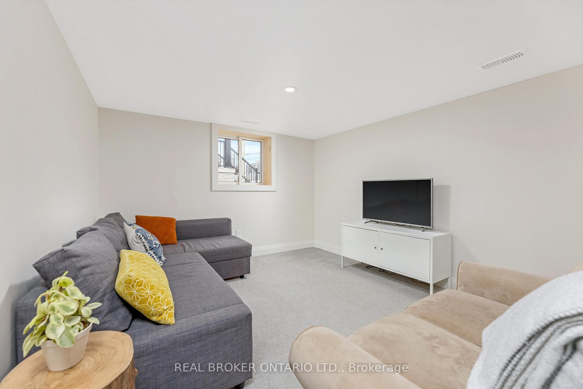 302 Kathleen Street photo 16