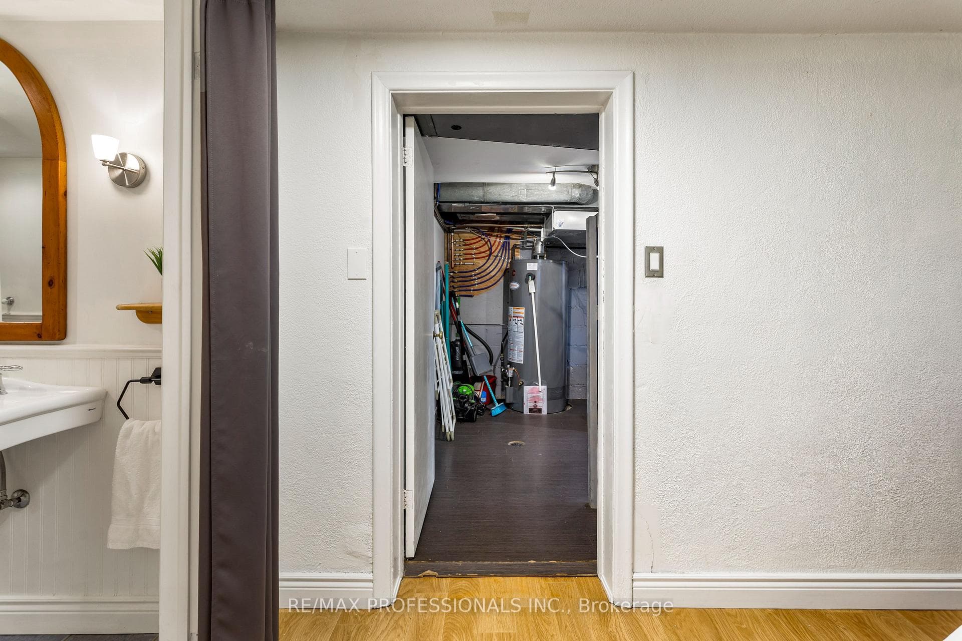 1364 Islington Avenue photo 38