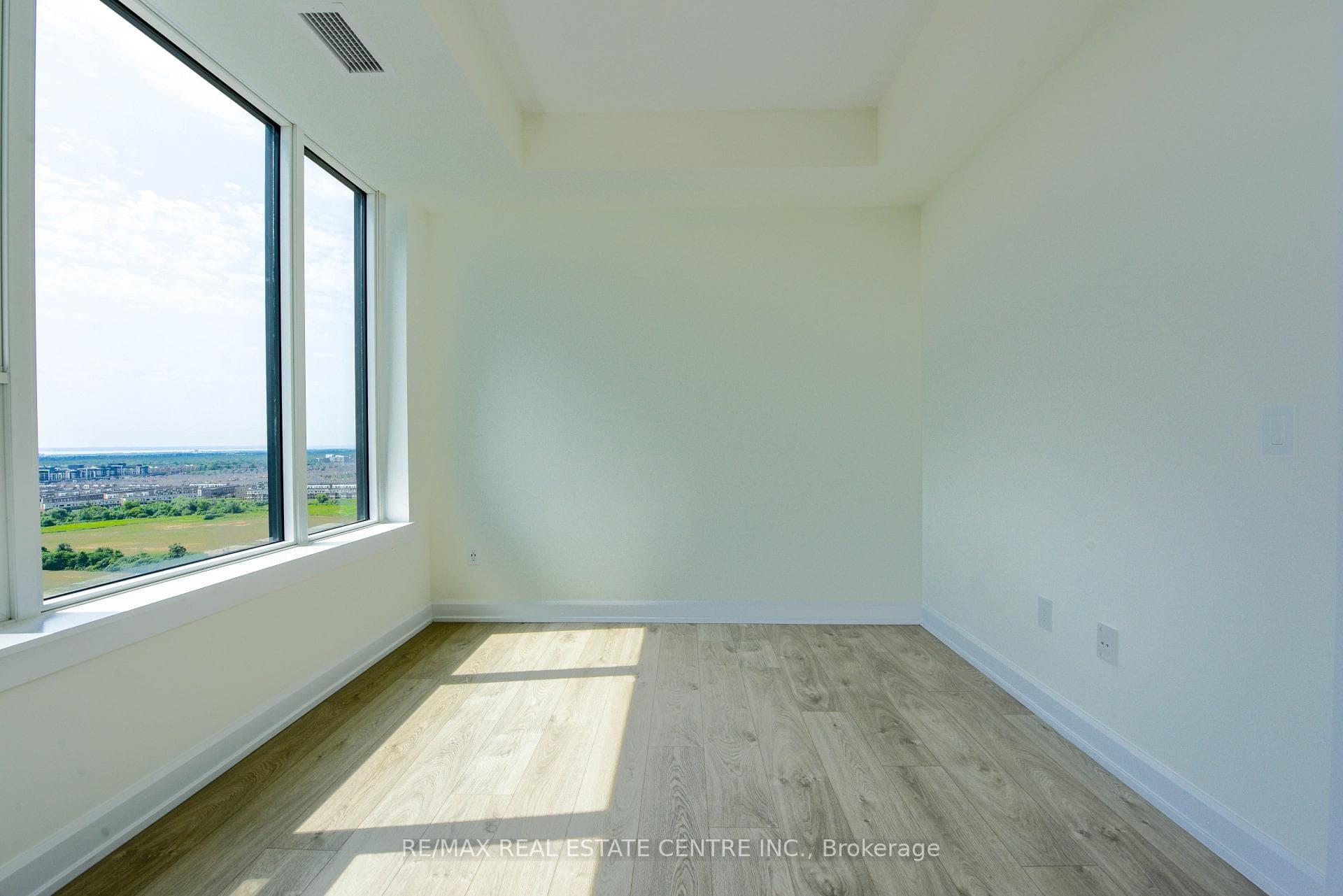 3220 William Coltson Avenue Unit 1801 photo 23