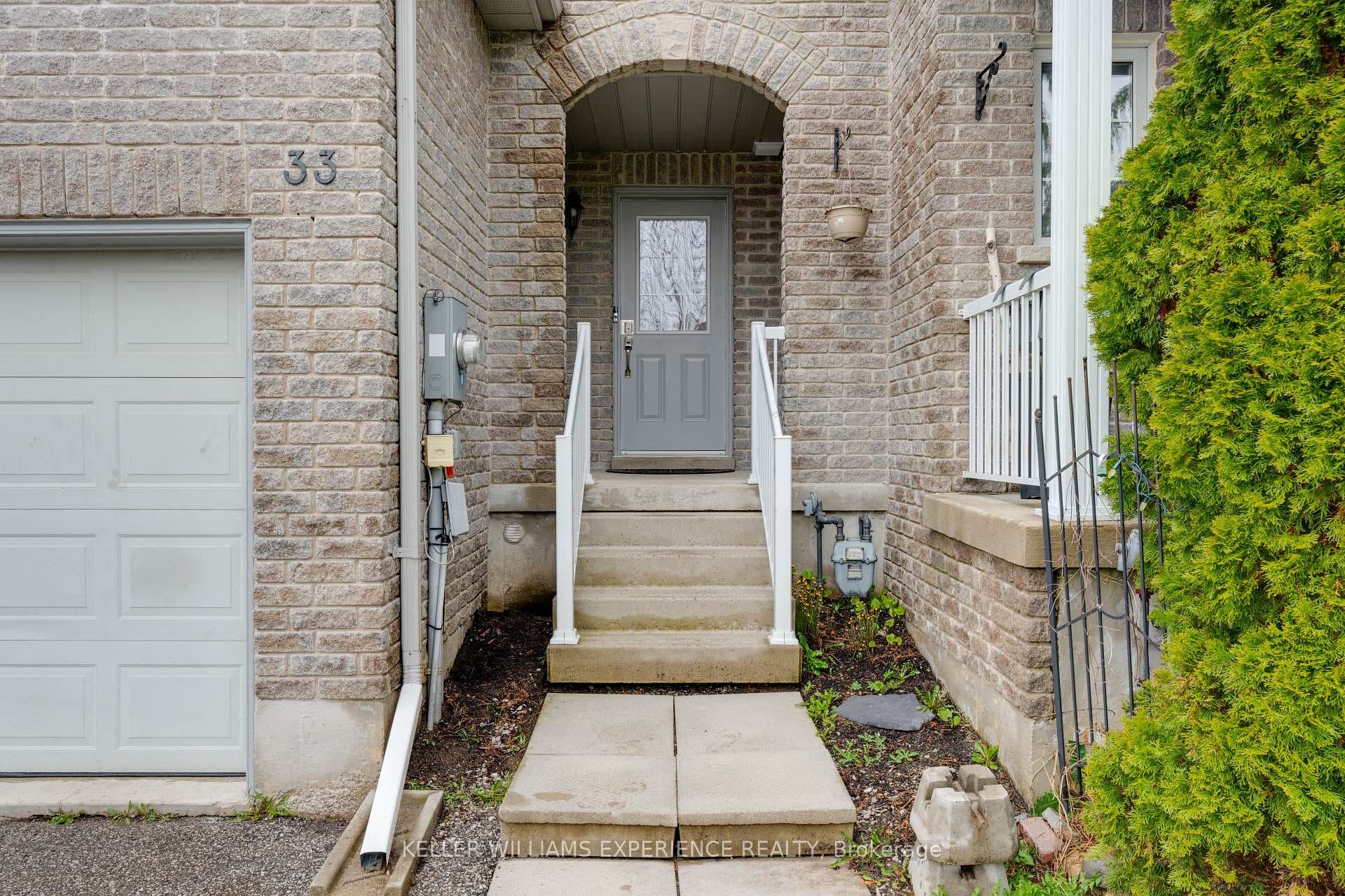 33 Arch Brown Court photo 2
