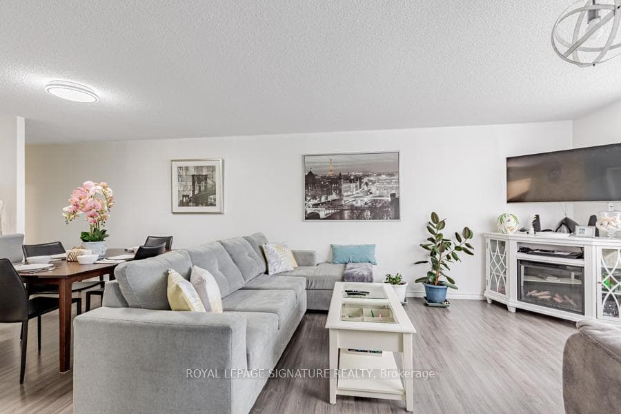 COMFORTABLE SECTIONAL IN LIVING ROOM