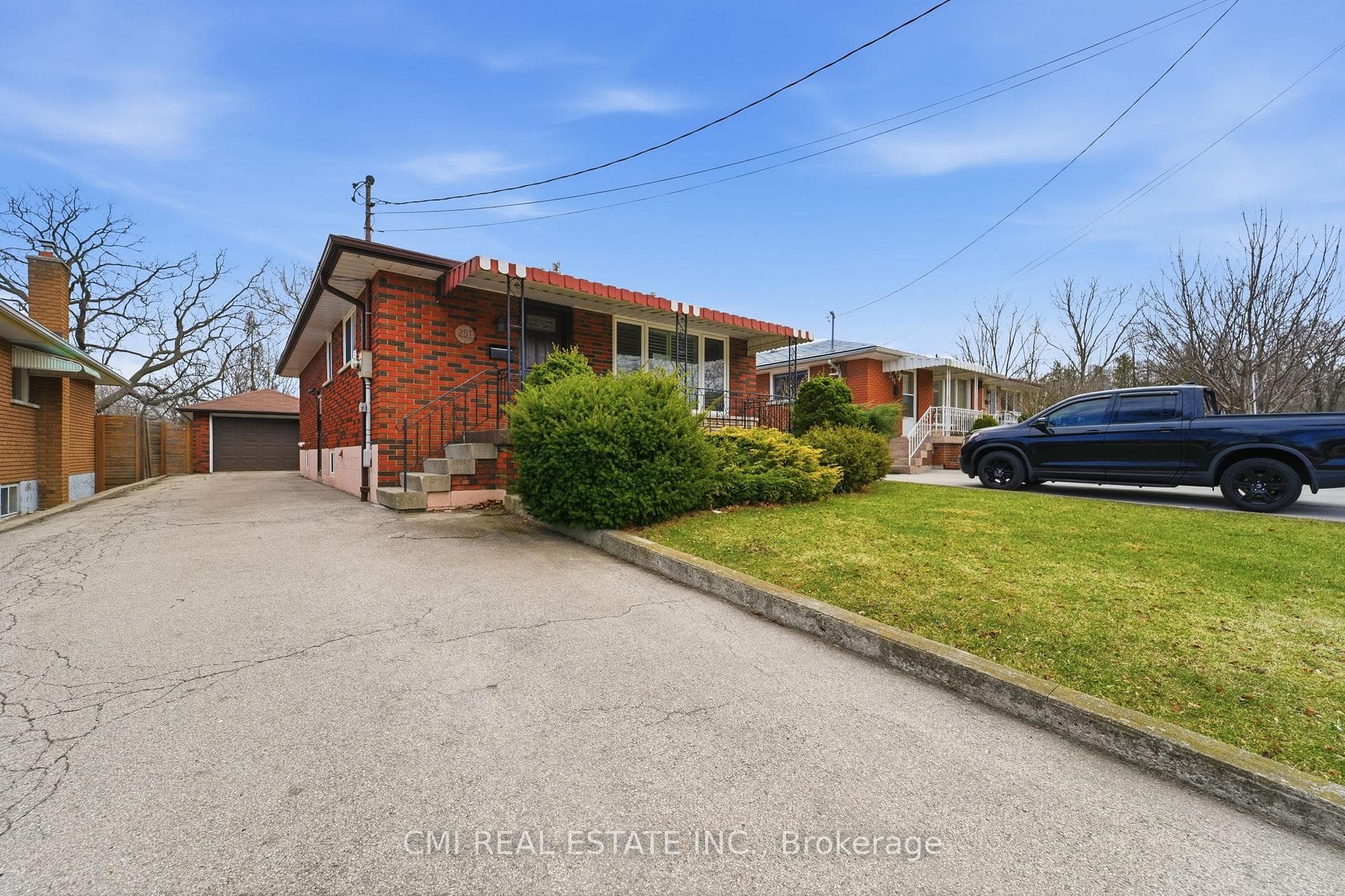 251 Fairridge Road photo 4
