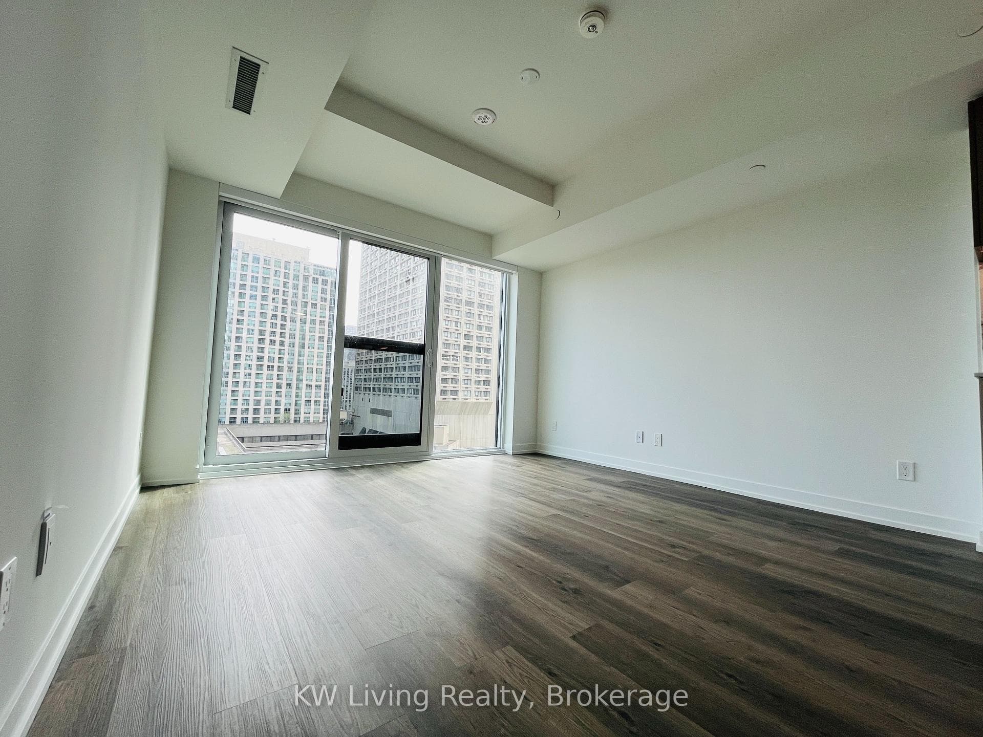 771 Yonge Street Unit 2110 photo 2