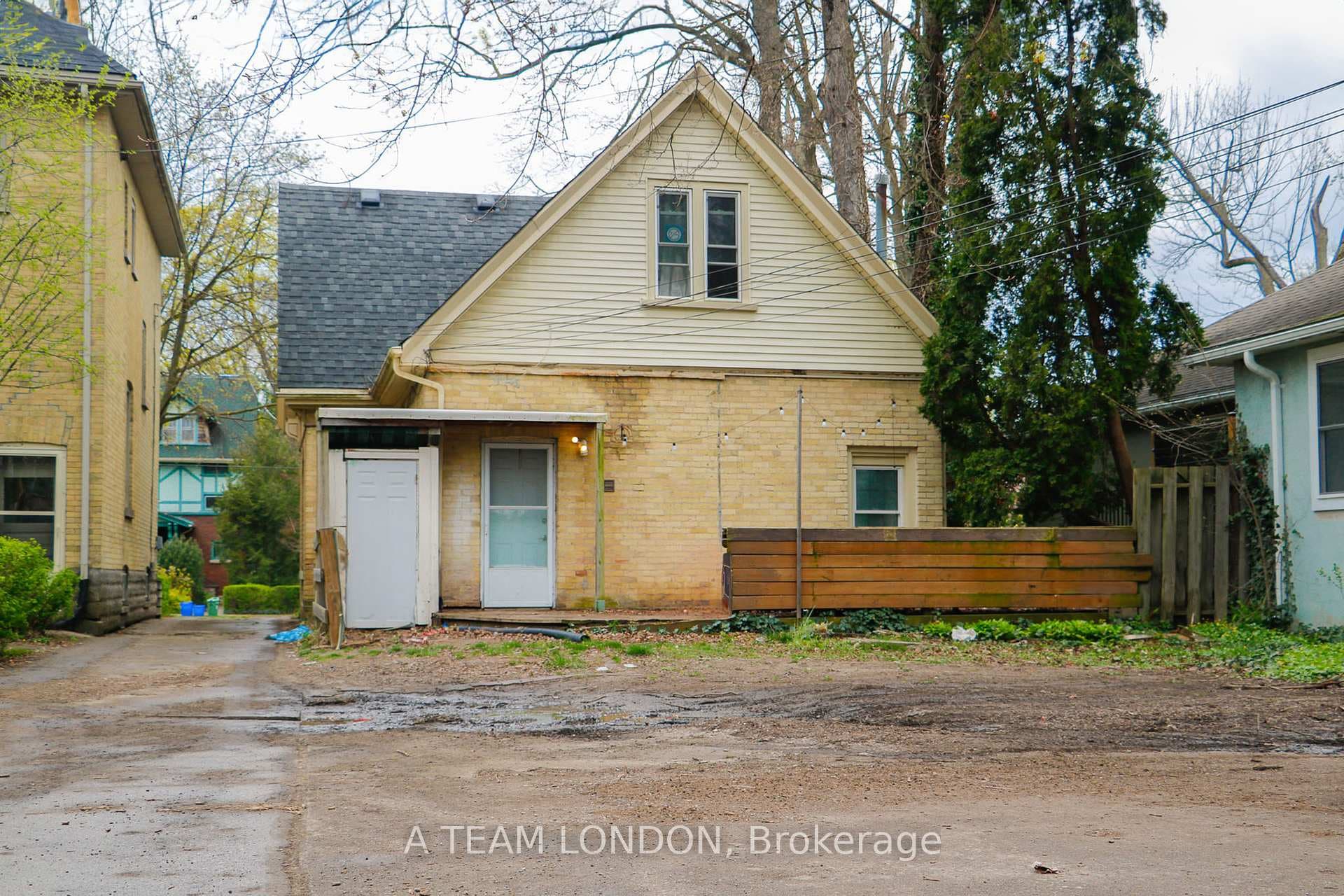 960 Richmond Street photo 4
