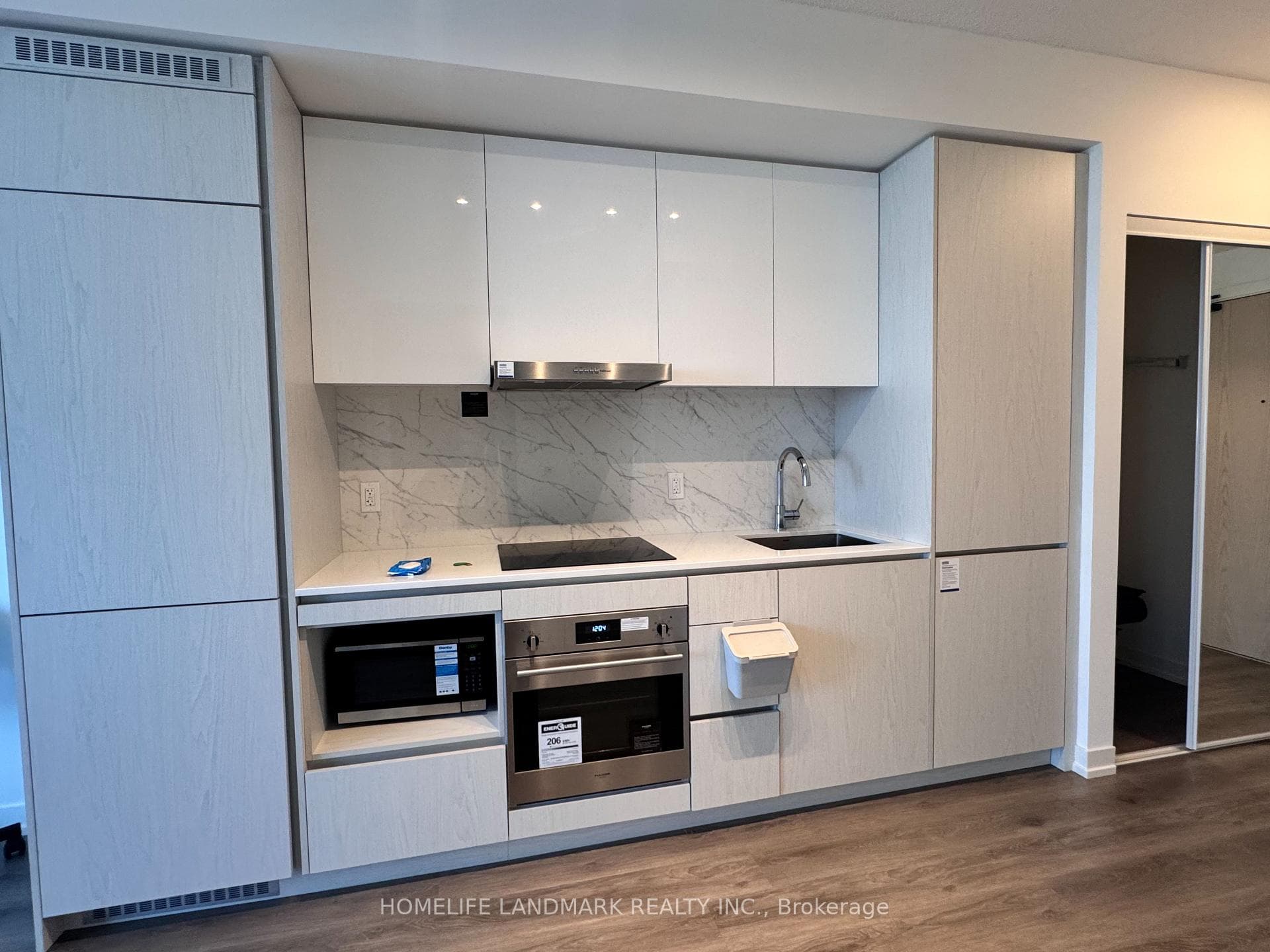 28 Interchange Way Unit 301 photo 2