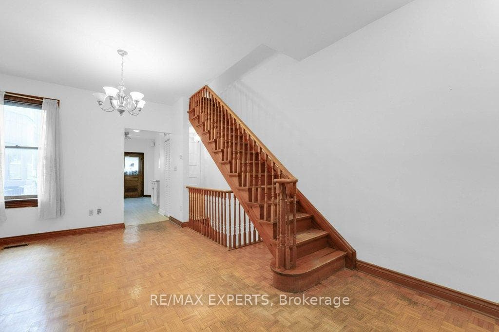 370 Lippincott Street photo 13