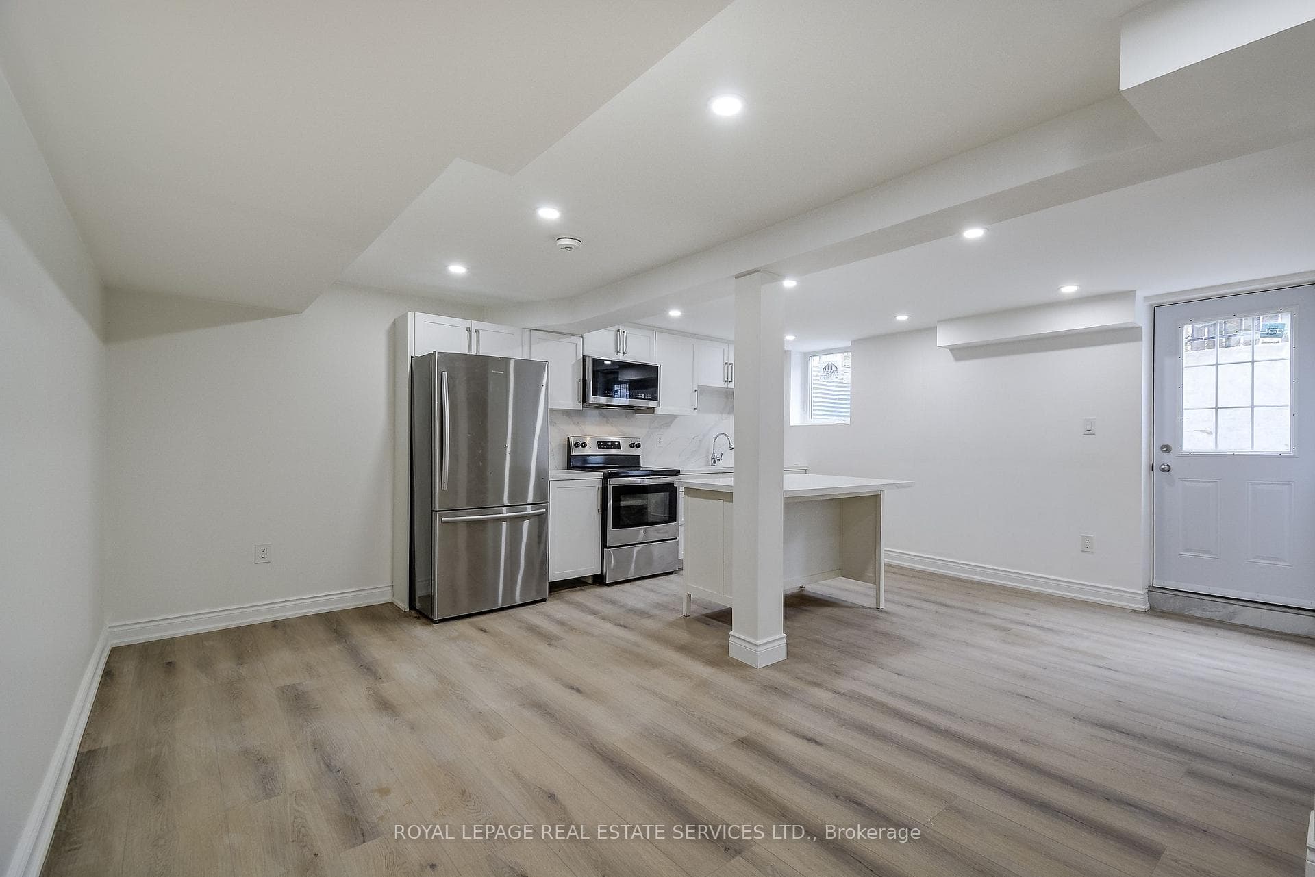 277 Mississaga Street Unit LOWER photo 17
