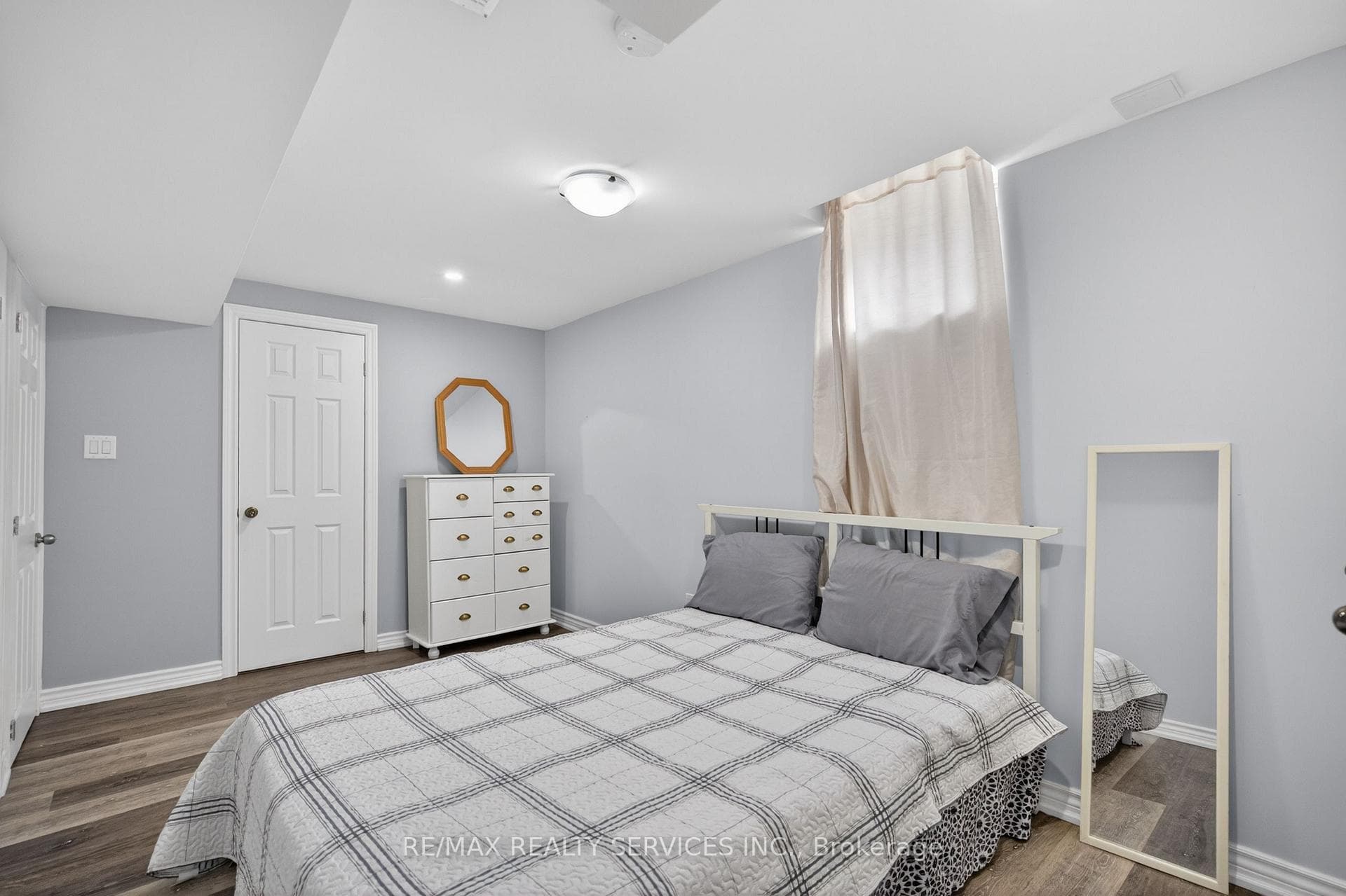 69 Mantz Crescent photo 43
