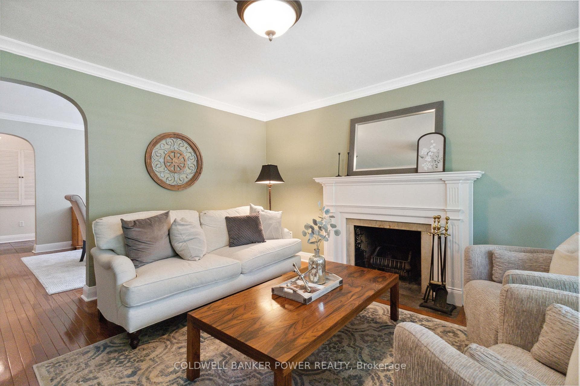552 St George Street photo 8