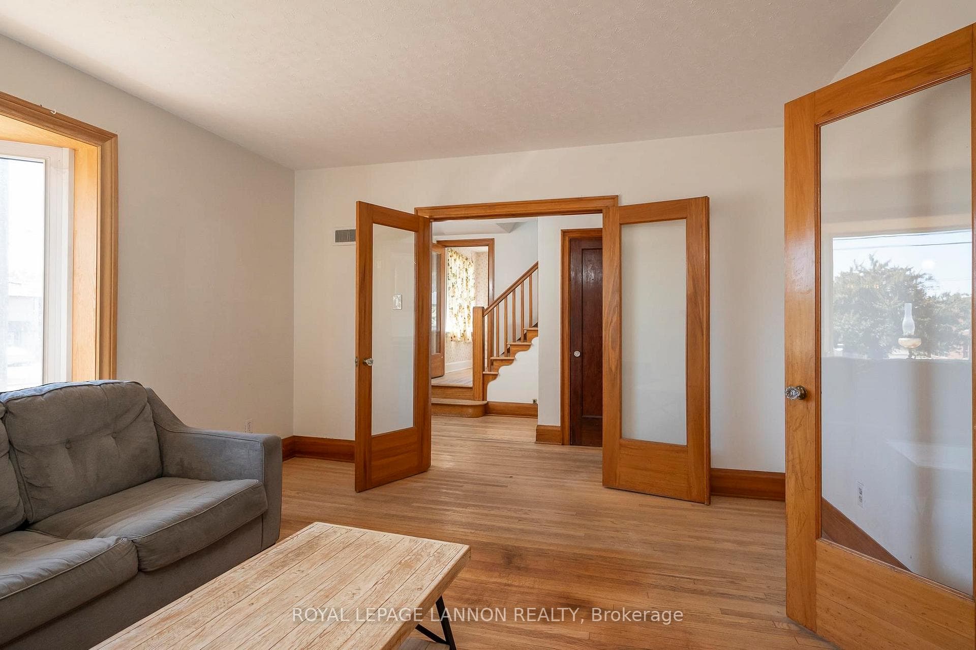 438 Algoma Street photo 6