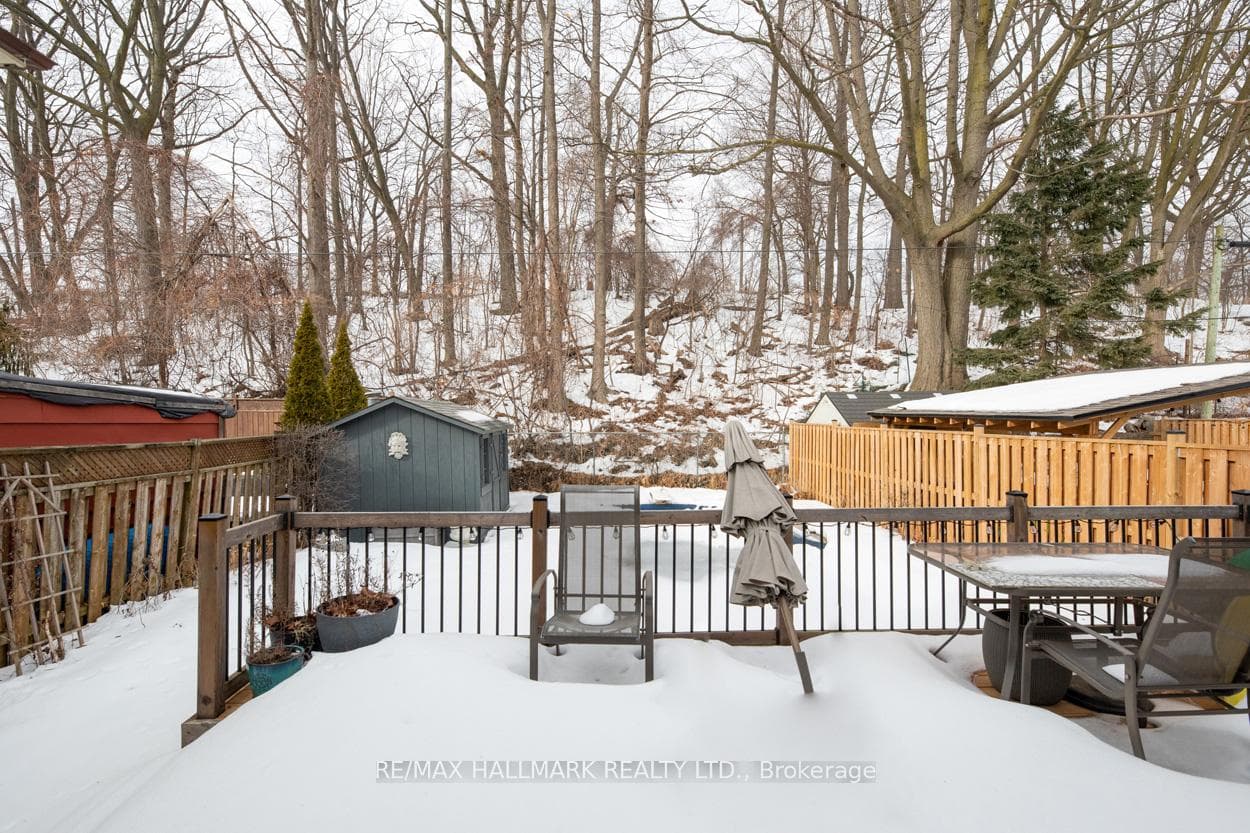 Deck overlooking reverse ravine