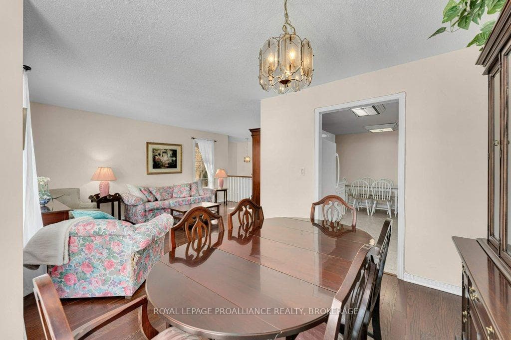 660 Roosevelt Drive photo 11