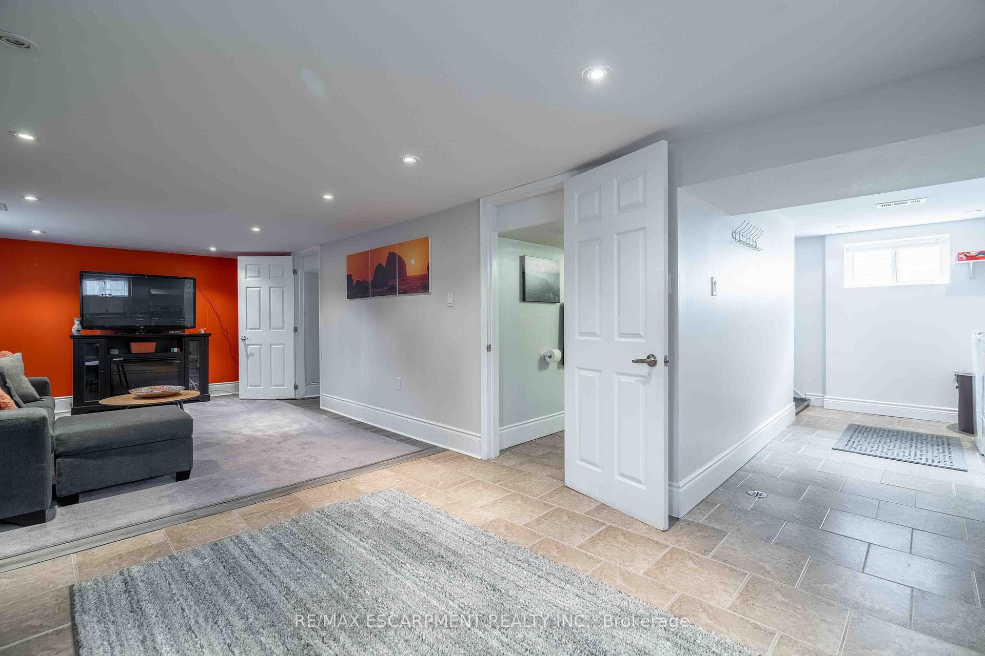 333 Osborne Street photo 21