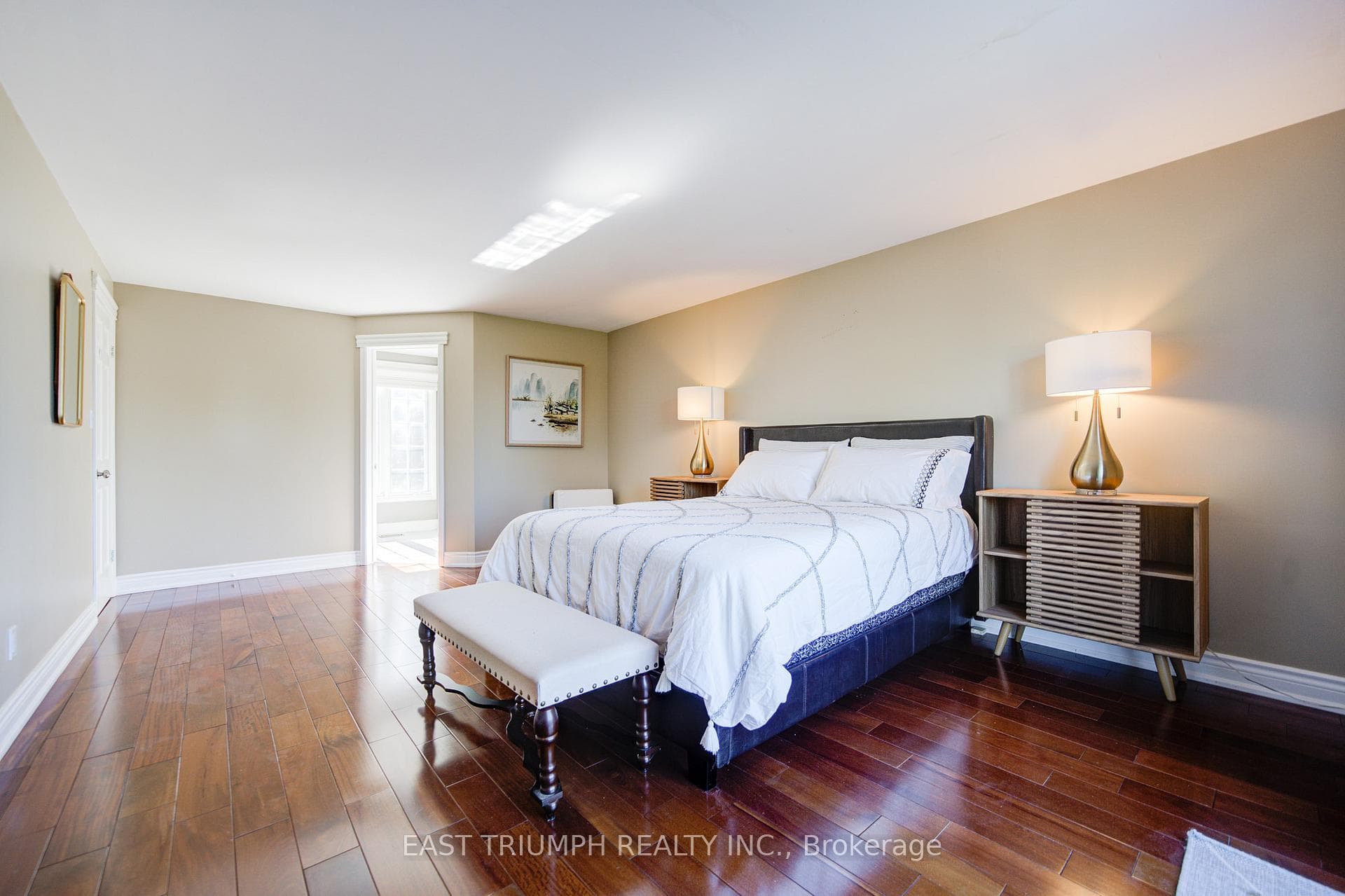 39 ROYAL YORK Road photo 24