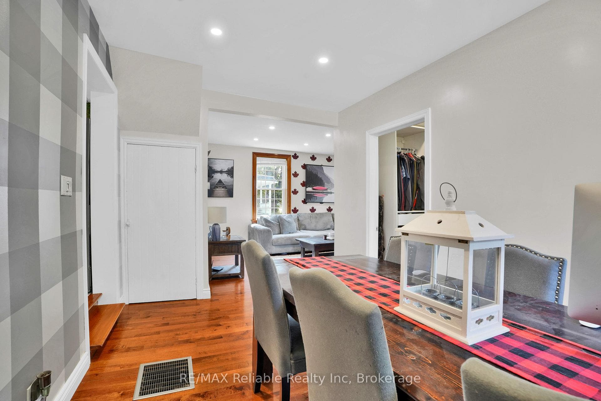 252 Kings Road photo 30