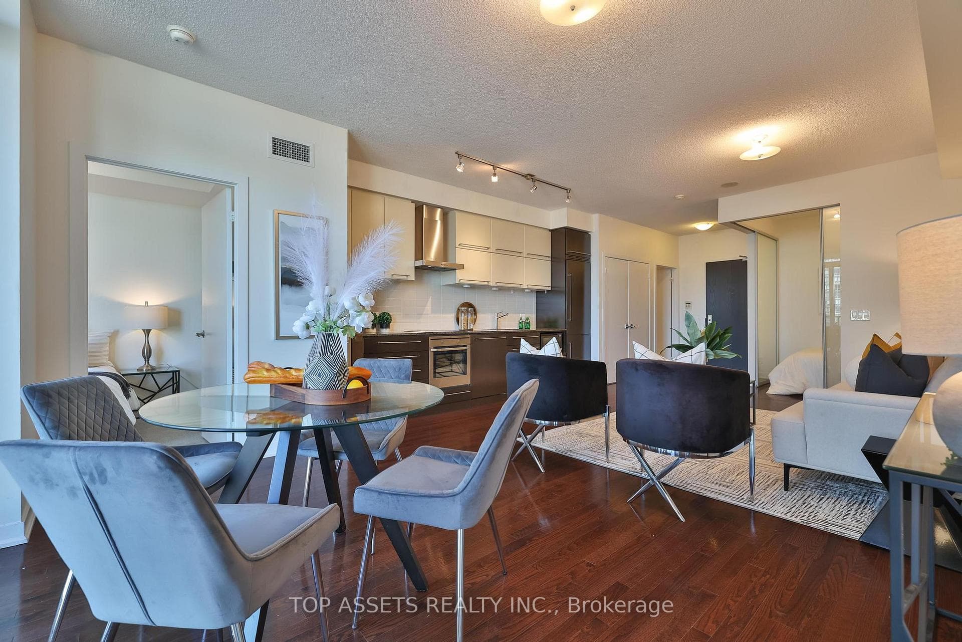 770 Bay Street Unit 1613 photo 18
