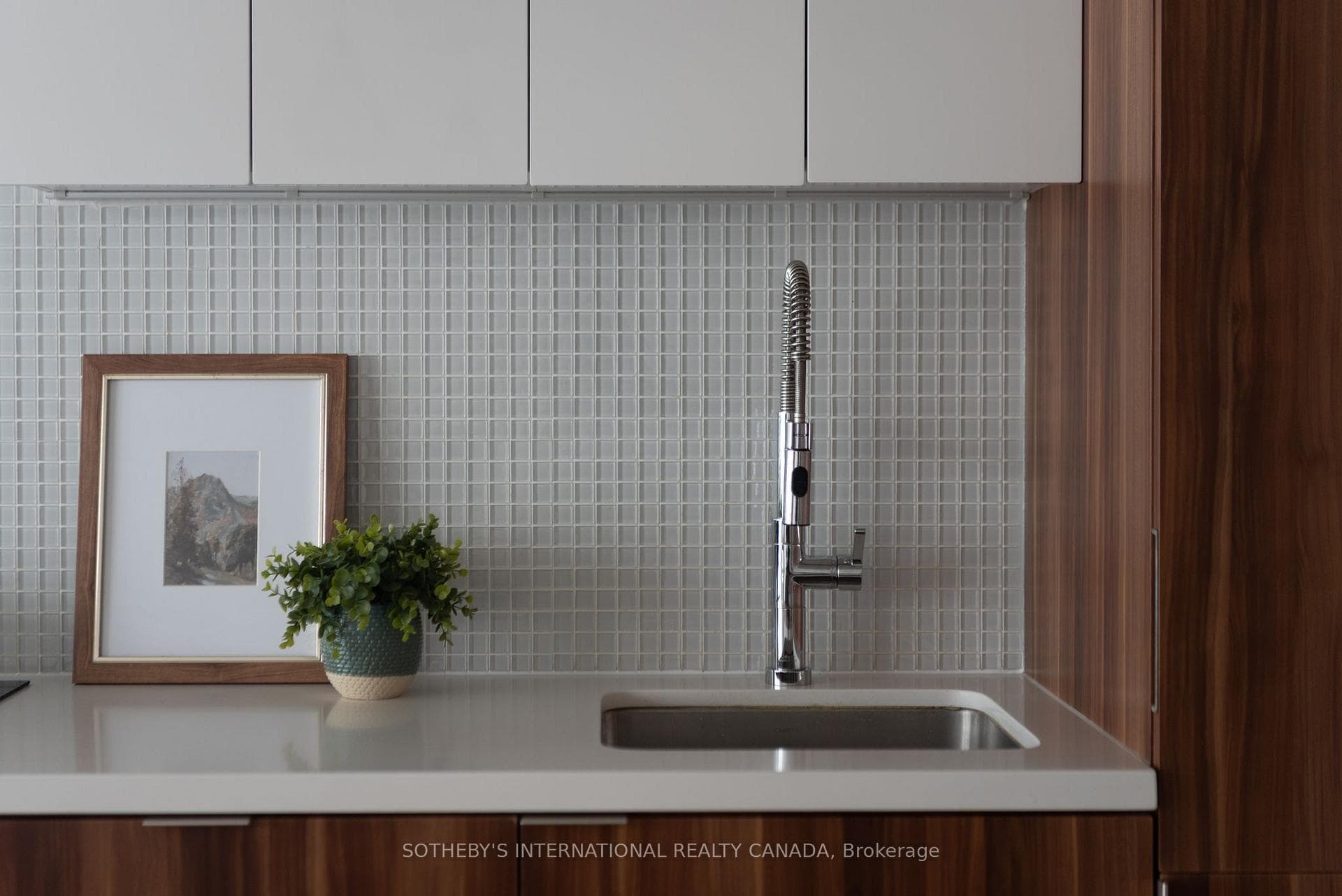 185 Roehampton Avenue Unit 1101 photo 9