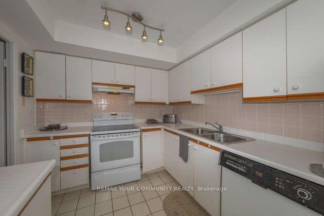 40 Harding Boulevard Unit 712 photo 17