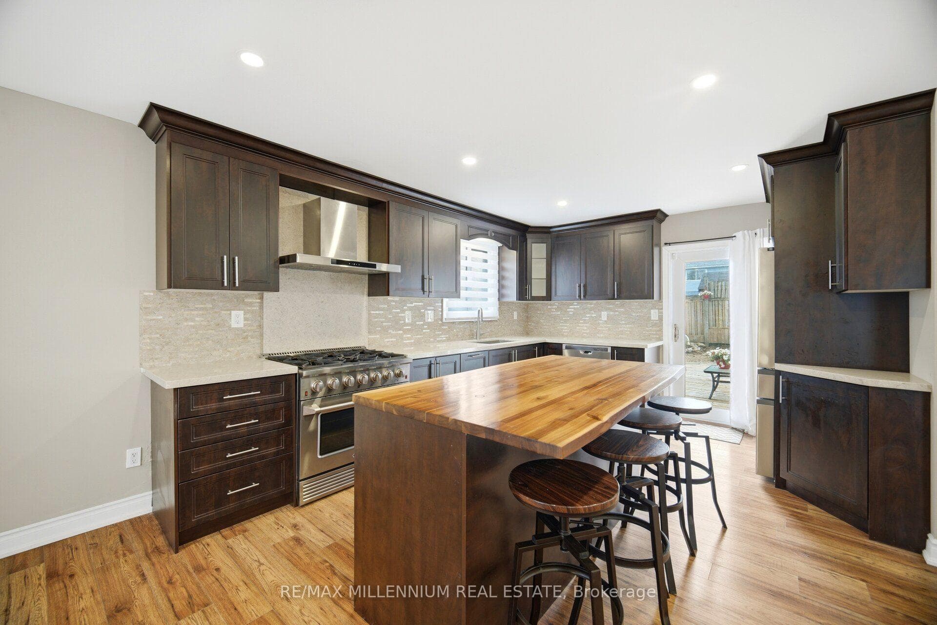 16 Brenda Boulevard photo 15